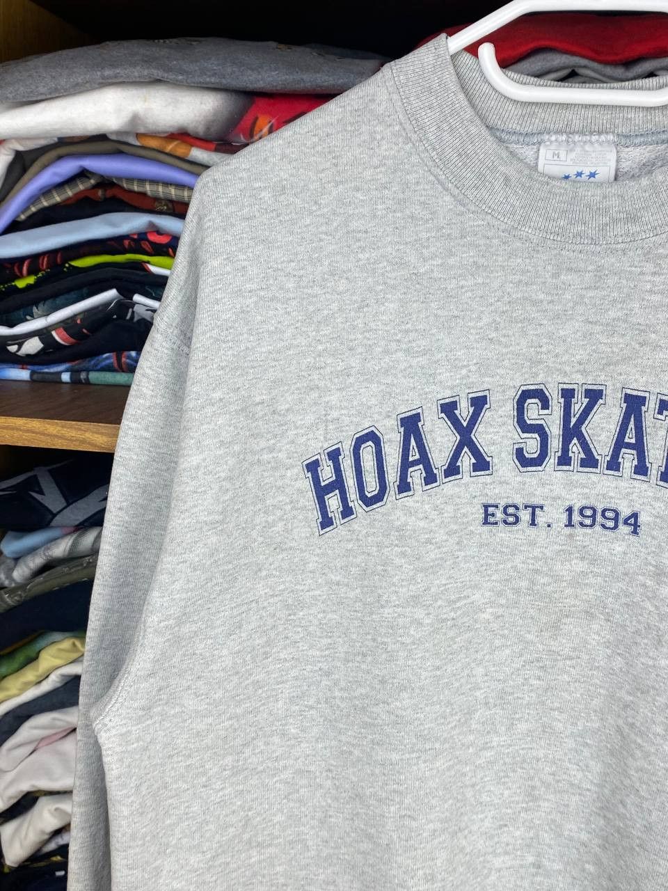 Vintage Vintage Hoax Skate Co. Est 1994 Graphic 00s Sweatshirt Size US M / EU 48-50 / 2 - 2 Thumbnail