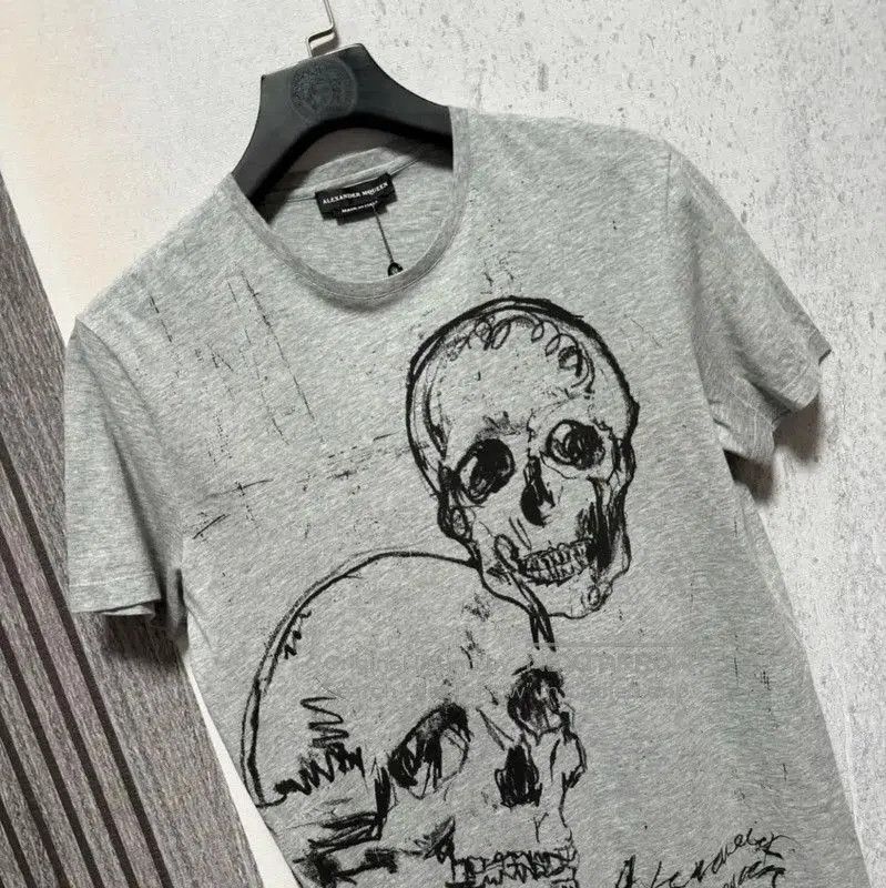 Alexander McQueen Alexander McQueen Men's Skull Print T-Shirt . Size US S / EU 44-46 / 1 - 7 Thumbnail