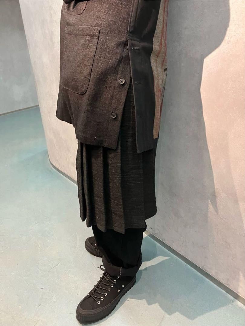 image of Yohji Yamamoto Pour Homme Handspun C O-Pleated Skirt B in Charcoal, Men's (Size 44)