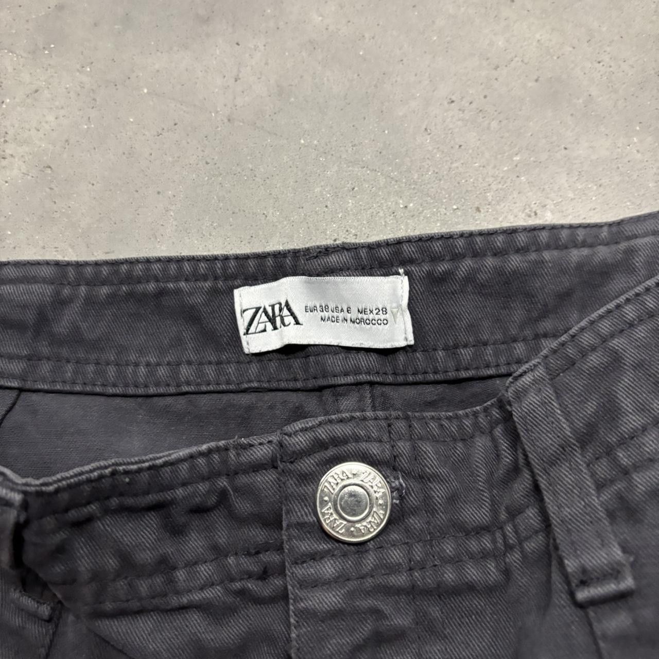 Japanese Brand × Vintage Crazy Vintage Y2K/2000s Black Streetwear Essential Cargo Pants! Size US 27 - 7 Thumbnail