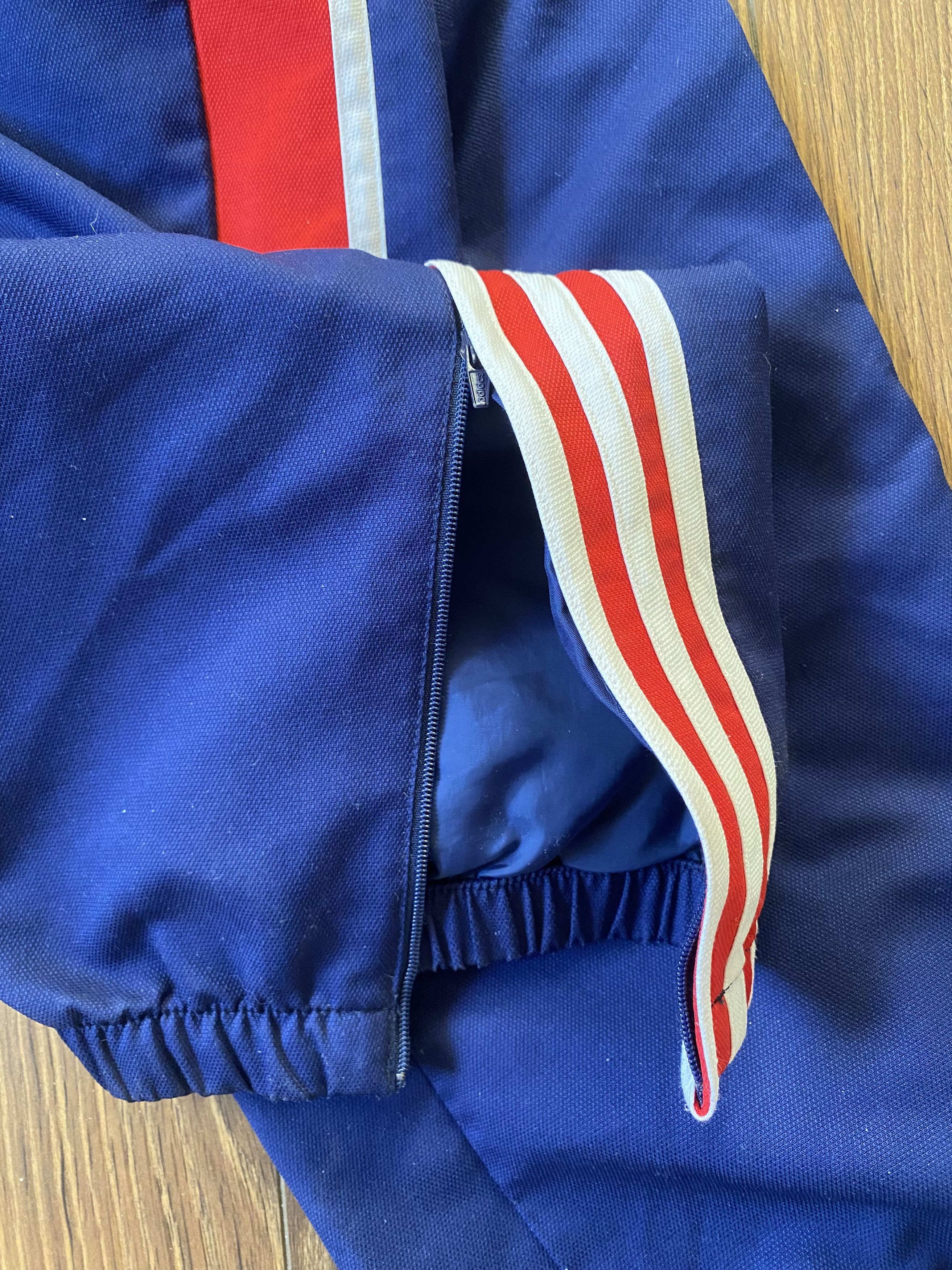Adidas Vintage 80/90' ADIDAS Men's Sweatpants - D176 - UNIQUE Size US 36 / EU 52 - 8 Thumbnail
