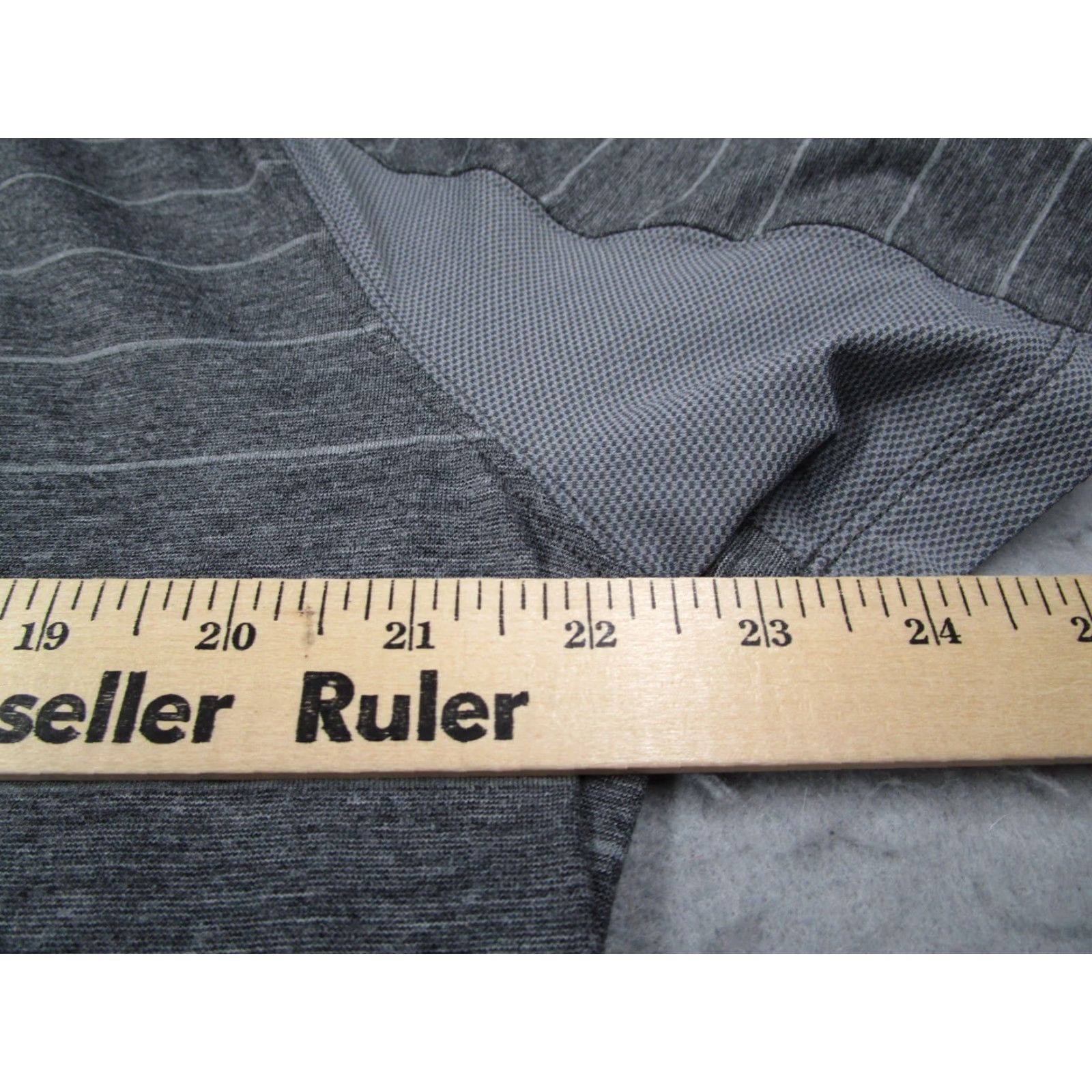 Lululemon Lululemon Men's Gray Striped Short Sleeve V Neck Performance Tee Shirt Large Size US L / EU 52-54 / 3 - 5 Thumbnail