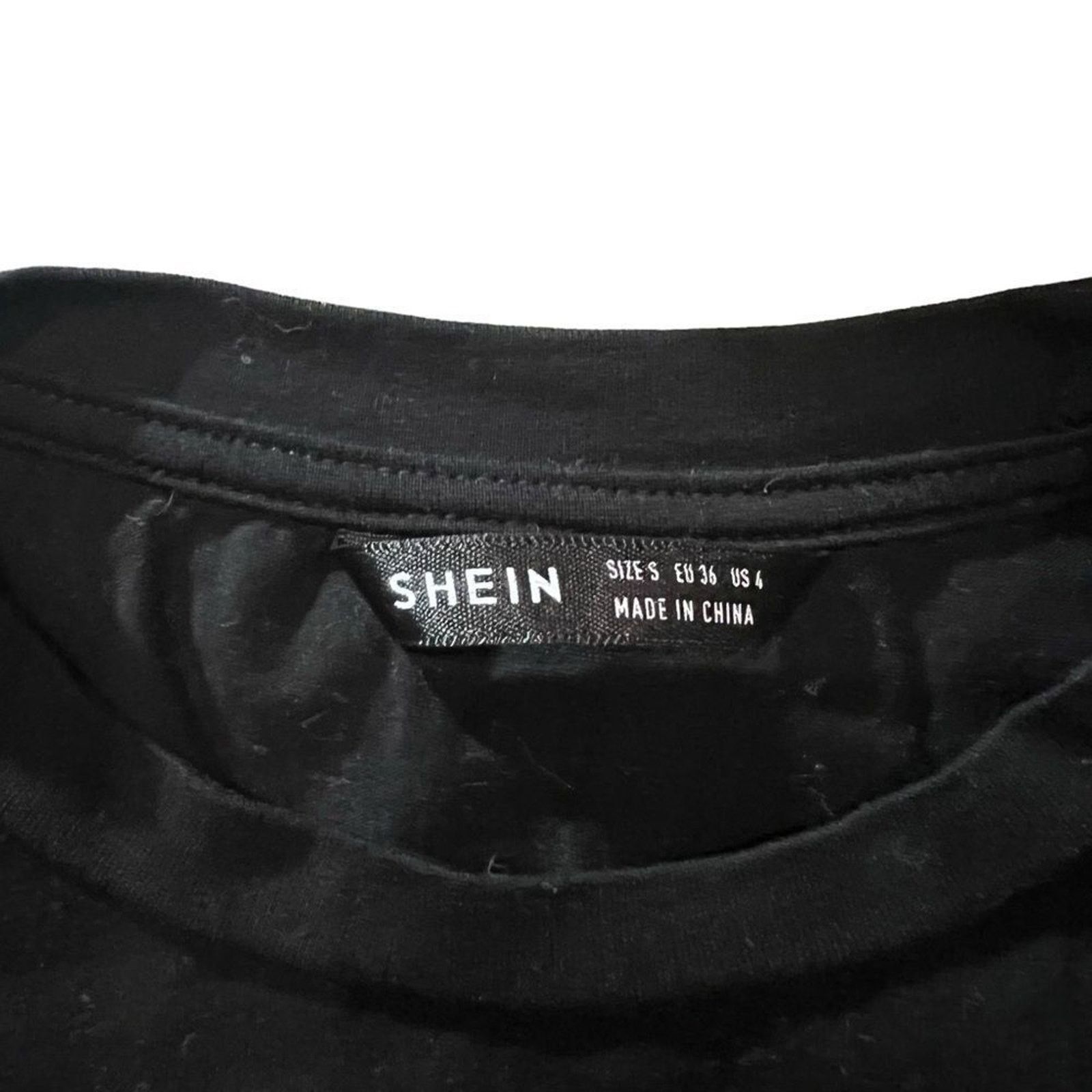 Shein SHEIN Cropped T-Shirt Womens Small Black Red Dragon Cropped Size S / US 4 / IT 40 - 3 Thumbnail
