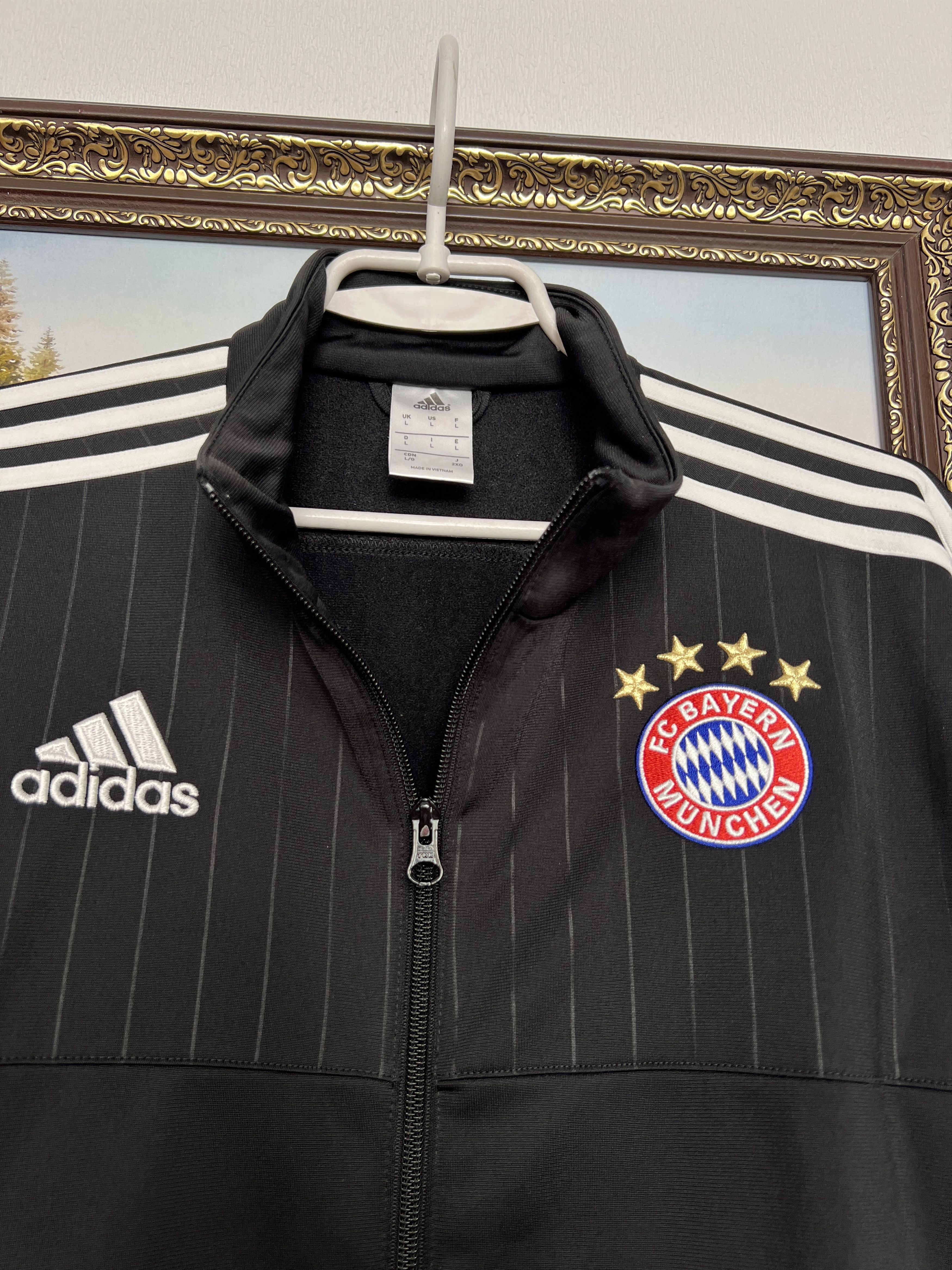 Adidas Vintage Adidas Bayern Munich Football Black Jacket Soccer Size US L / EU 52-54 / 3 - 3 Thumbnail