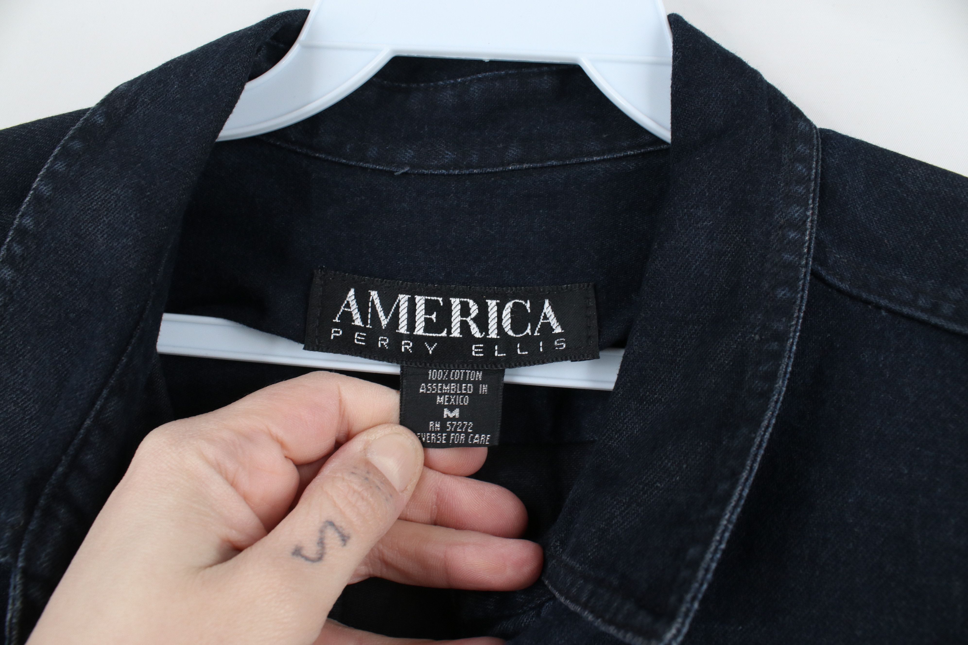 Vintage Vintage 90s Perry Ellis Baggy Denim Jean Button Shirt Size US M / EU 48-50 / 2 - 9 Thumbnail