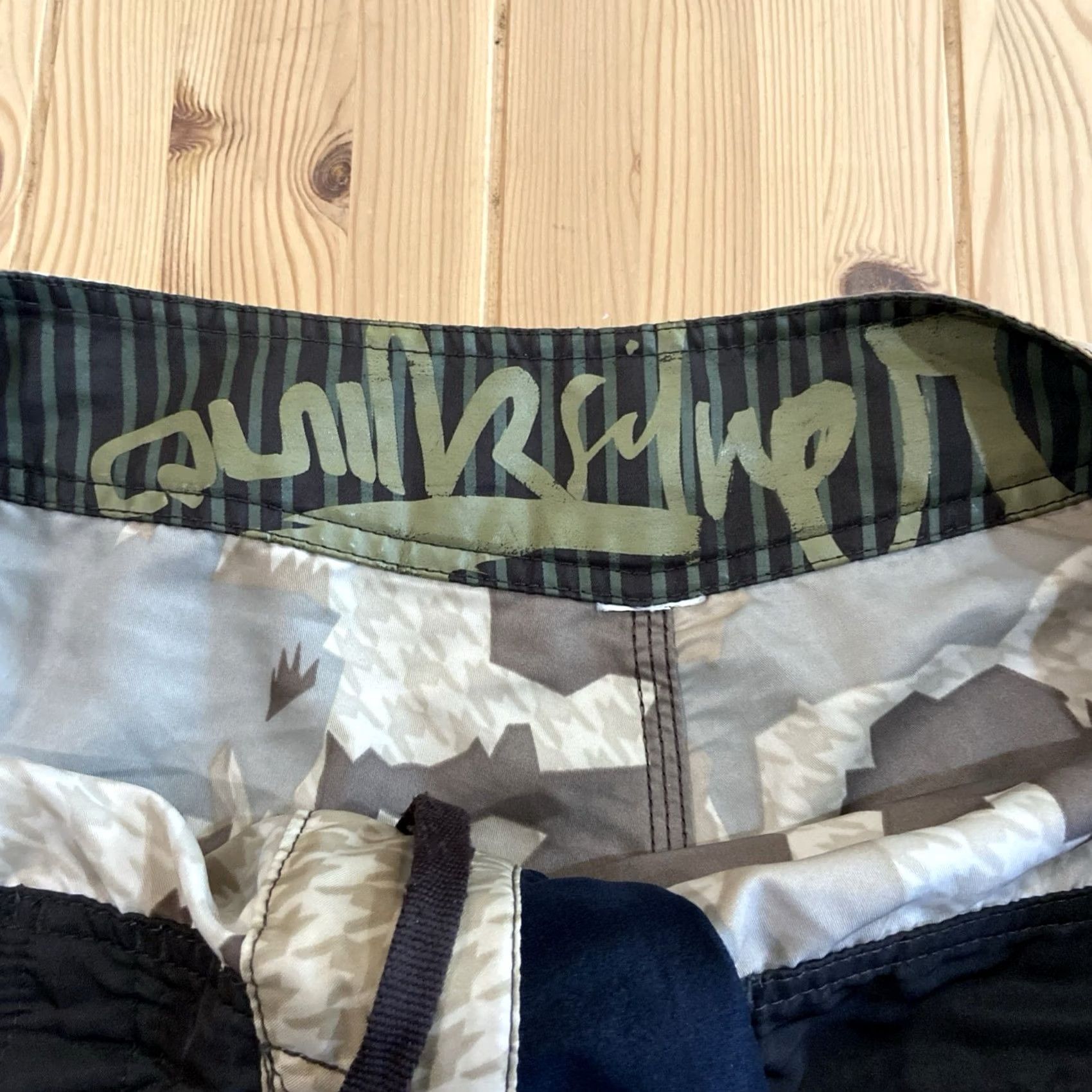 Quiksilver VINTAGE Quiksilver Board Shorts Mens 38 Brown Geometric Houndstooth Surf Swim Trunks Baggy Style Pockets Drawstring 90s Y2K Beach Retro Size US 38 / EU 54 - 3 Thumbnail