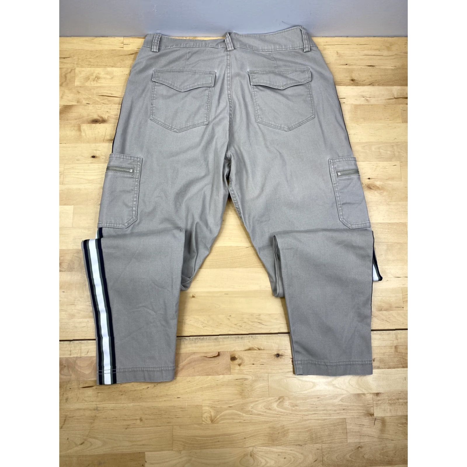 Athleta Athleta Pants Summit Cargo Beige Stripe Size 2 Casual Size 26" / US 2 / IT 38 - 4 Thumbnail