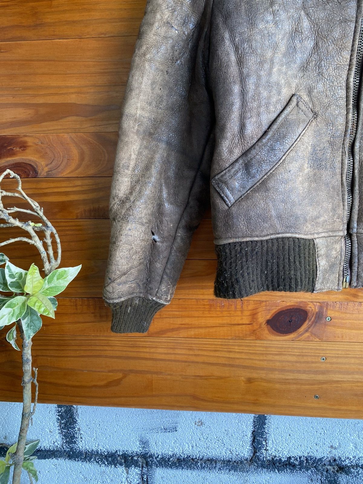 Avirex Vintage 80s AVIREX B-3 Shearling Flight Jacket | Distressed Size US S / EU 44-46 / 1 - 7 Thumbnail
