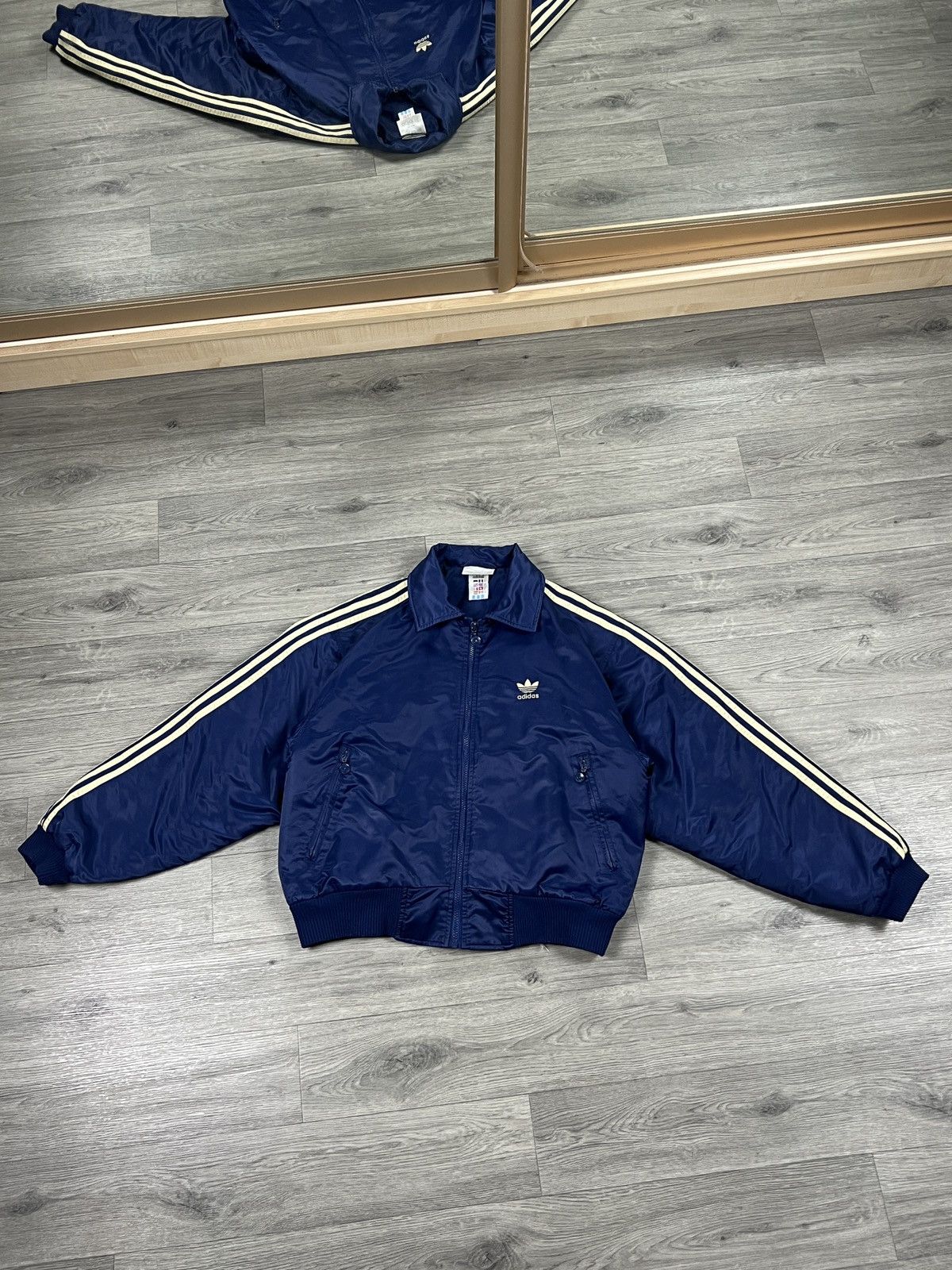 Adidas Rare Adidas vintage Bomber Jacket mens size S Size US S / EU 44-46 / 1 - 1 Thumbnail