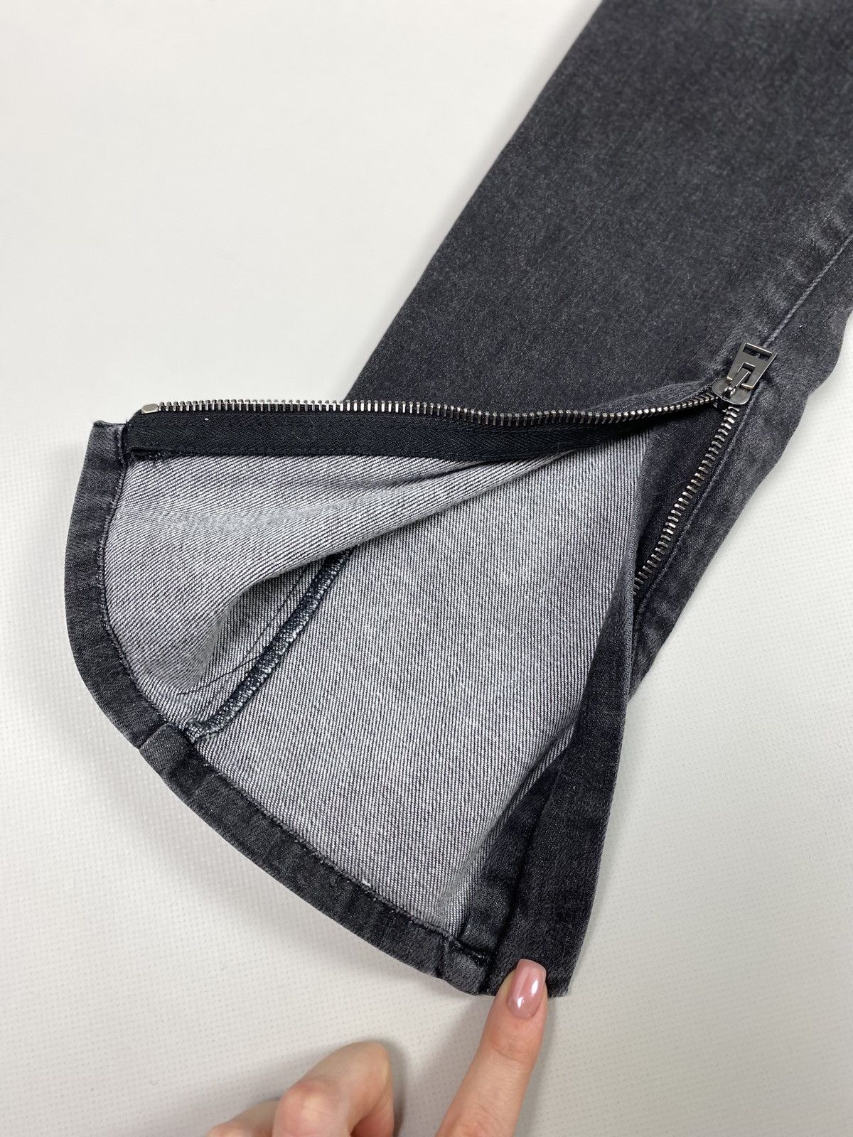 Tom Ford Tom Ford ladies ankle zip skinny jeans size 28 Size 28" / US 6 / IT 42 - 5 Thumbnail