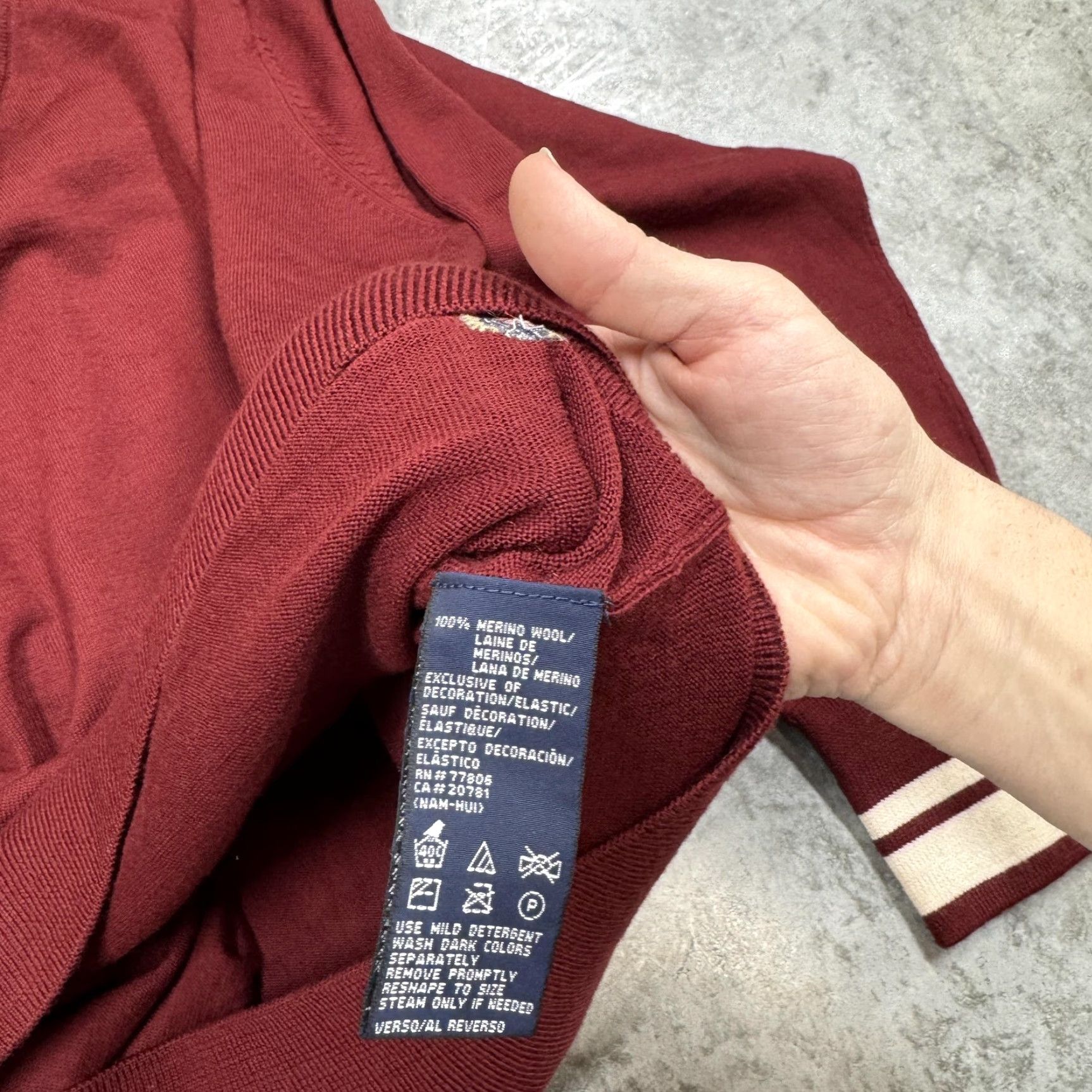 Tommy Hilfiger VINTAGE Tommy Hilfiger Sweater Mens Large Red Merino Wool V Neck Knit Pullover Classic Size US L / EU 52-54 / 3 - 7 Thumbnail