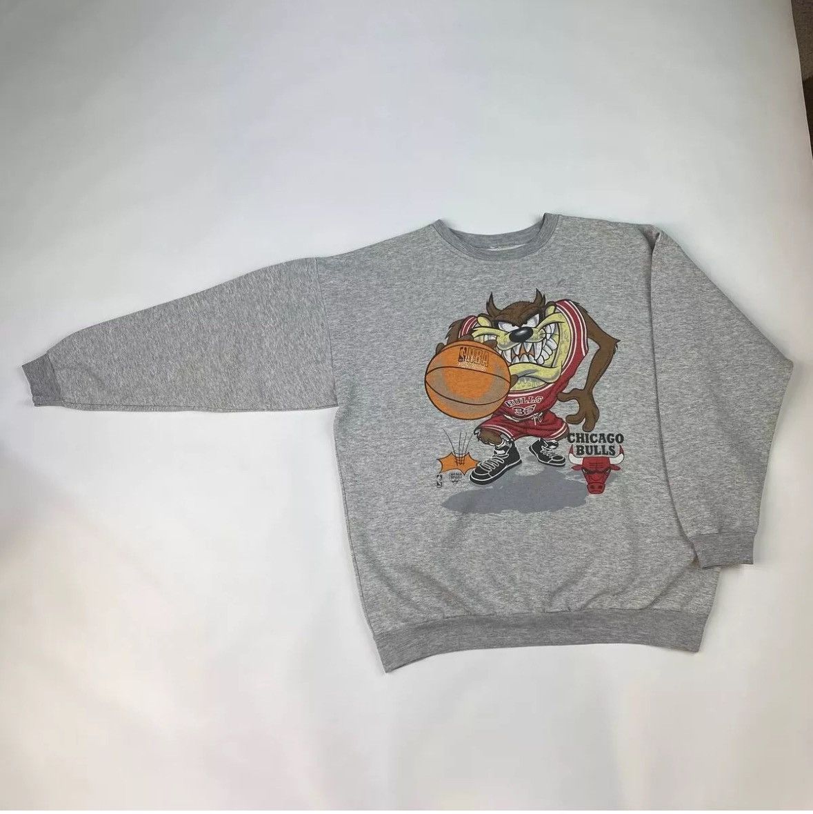 NBA × Warner Bros Vintage Sweatshirt Chicago Bulls Looney Tunes Gray Taz Size US L / EU 52-54 / 3 - 8 Thumbnail