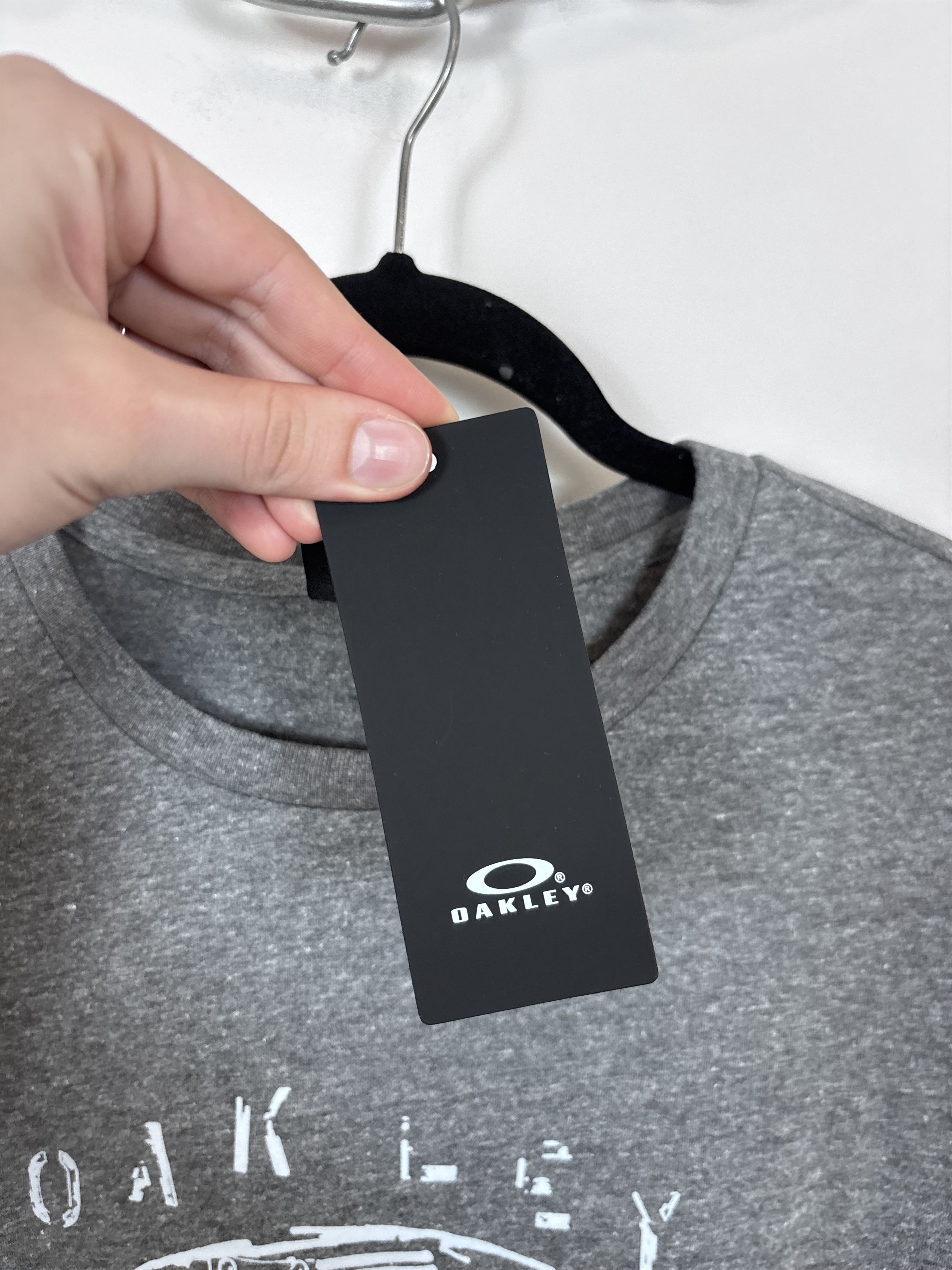 Oakley Oakley Military Channel NWT Men’s Athletic Heather Grey Tee Size US XL / EU 56 / 4 - 13 Thumbnail