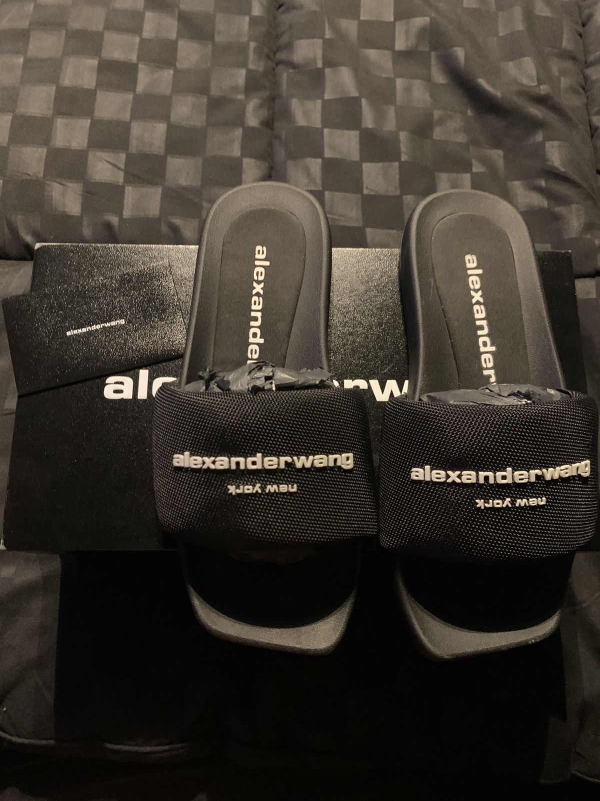 Alexander Wang Black/ white flip flops Size US 7 / IT 37 - 3 Thumbnail