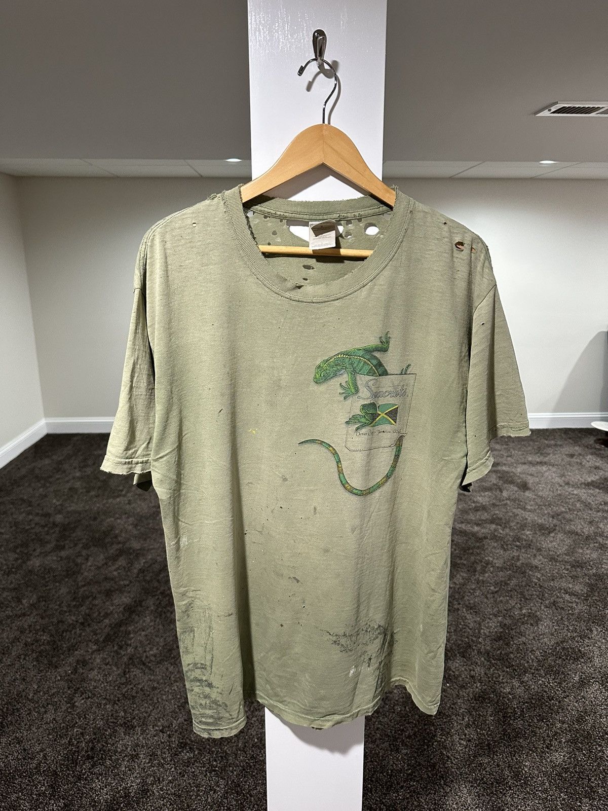 StraightFaded × Vintage Vintage Seacrets Lizard Thrashed Destroyed Faded T-Shirt Size US L / EU 52-54 / 3 - 1 Thumbnail