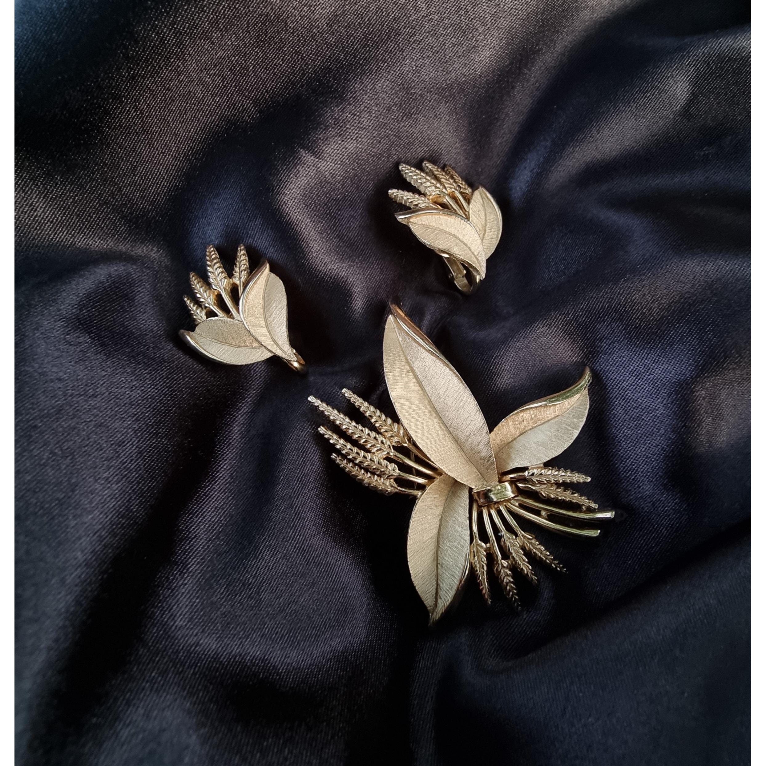 Other Rare Find Vintage Crown TRIFARI 1950s Signed Wheat and Leaf Size ONE SIZE - 4 Thumbnail