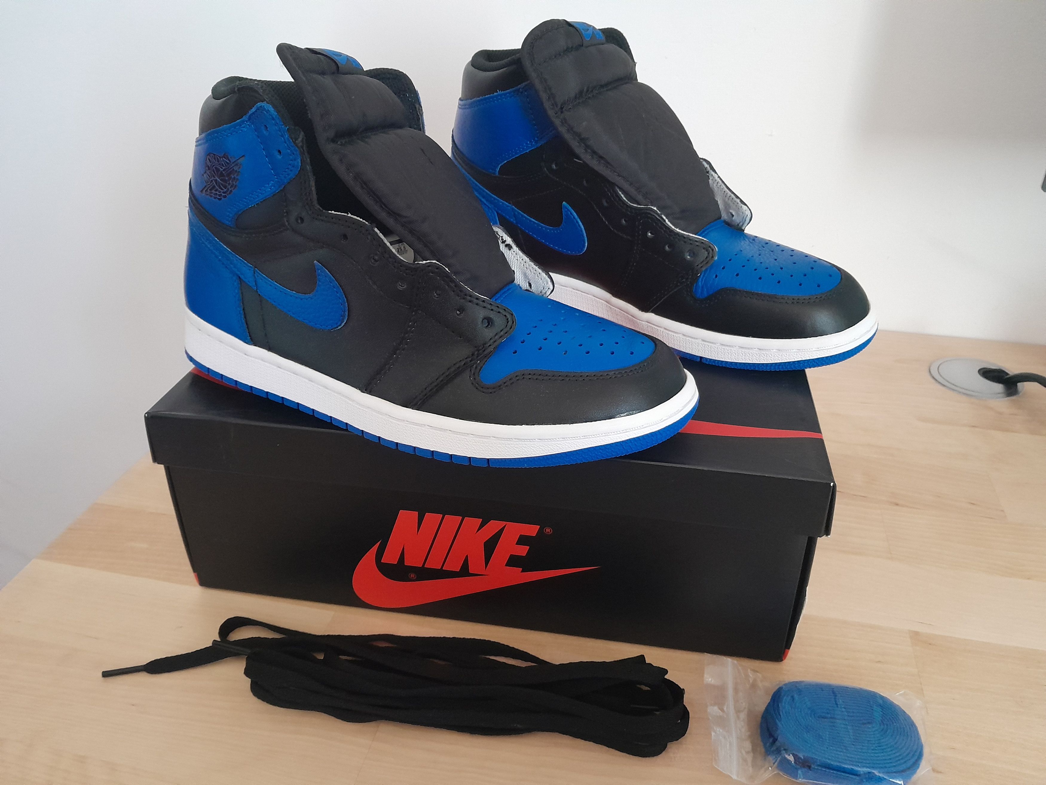Nike Nike Air Jordan 1 Retro Royal (2017) Size US 7.5 / EU 40-41 - 1 Thumbnail