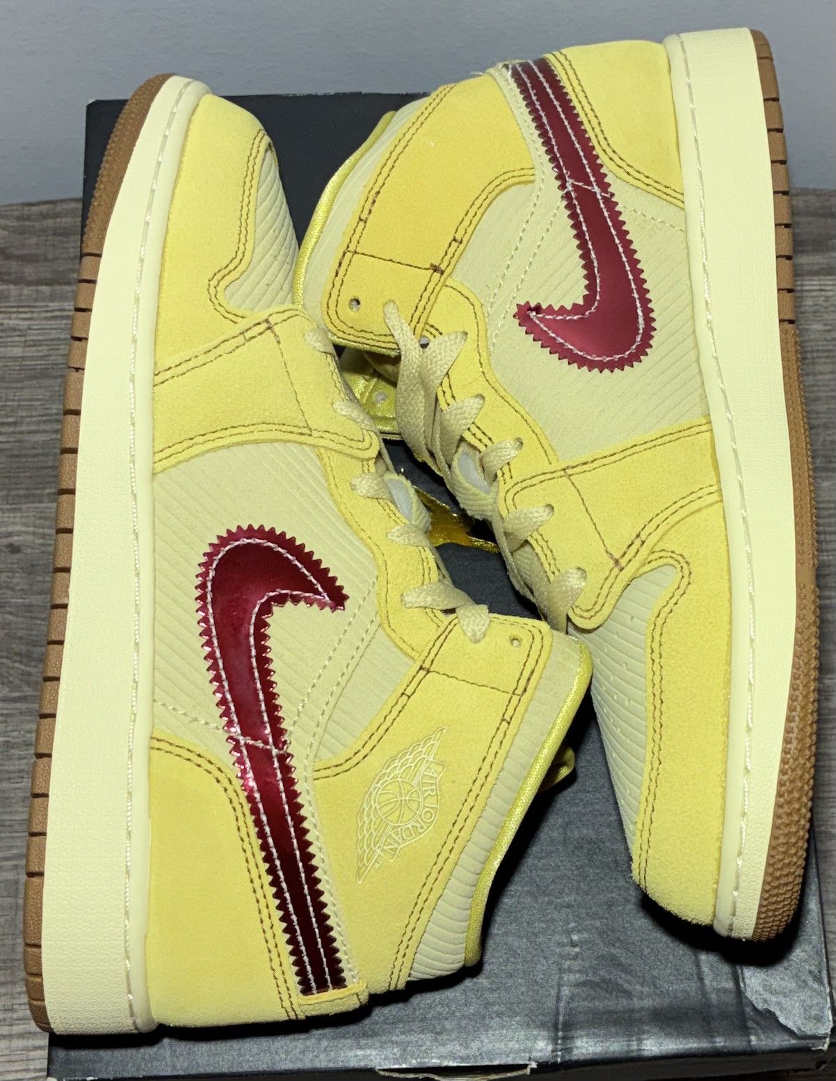 Jordan Brand Size 6Y - Air Jordan 1 Mid SE French Fries (GS) Size US 6 / EU 39 - 1 Thumbnail