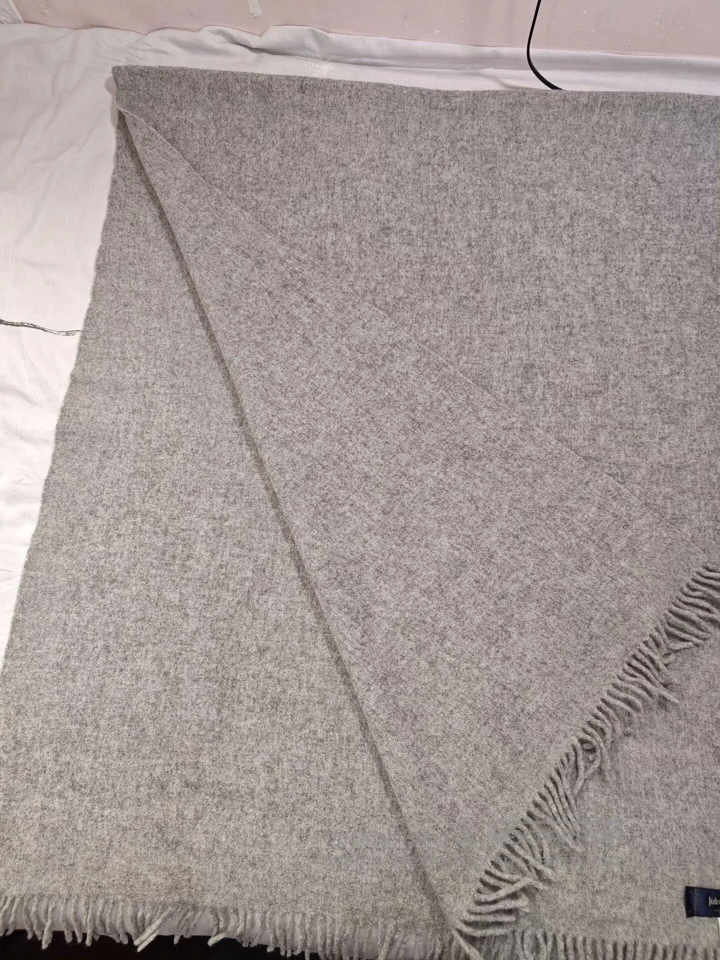 Johnstons Of Elgin Gray Scottish Wool Wrap Scarf. Size ONE SIZE - 2 Thumbnail