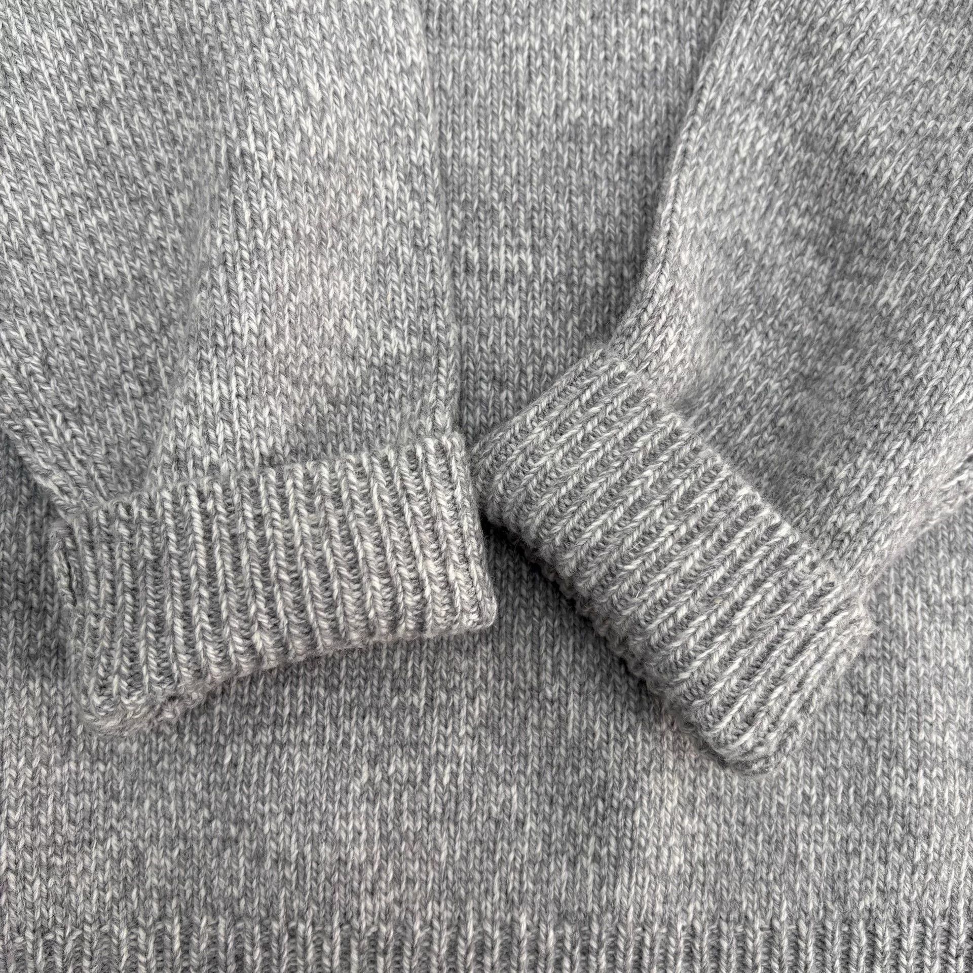 Louis Vuitton LV new gray fox embroidered knit sweater L Size US L / EU 52-54 / 3 - 4 Thumbnail