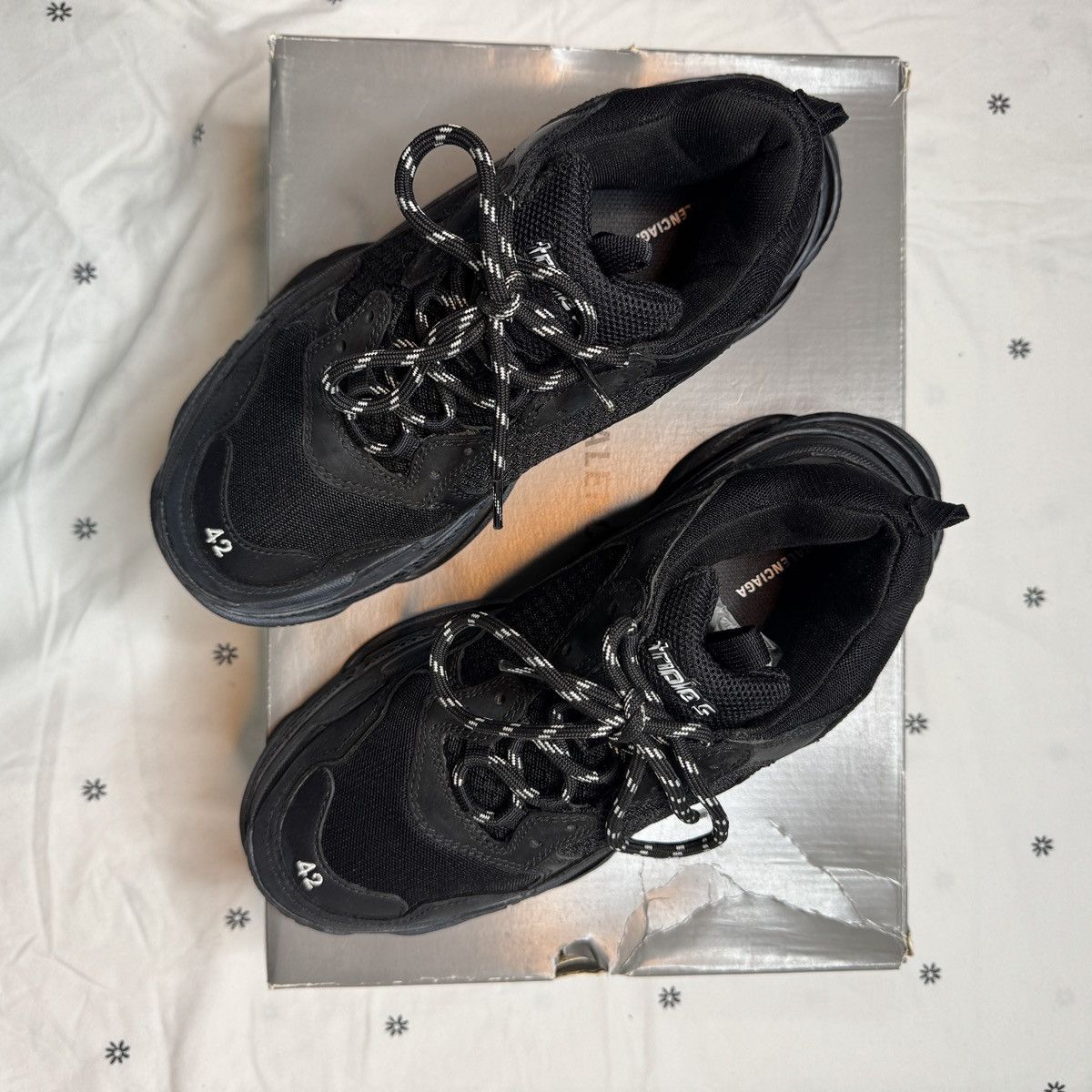 Balenciaga MEN'S TRIPLE S CLEAR SOLE SNEAKER IN BLACK Size US 9 / EU 42 - 3 Thumbnail