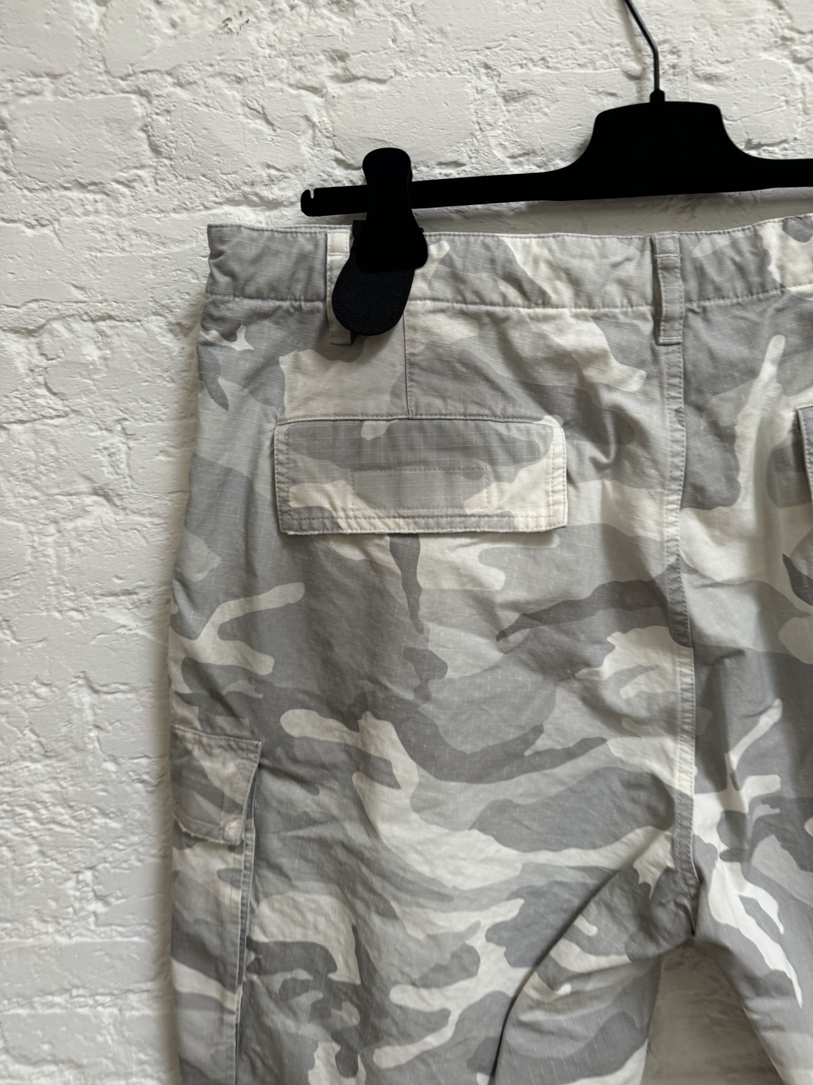 Balenciaga 2000$ Balenciaga Men's Camo Cargo Shorts Light Grey Size US 38 / EU 54 - 7 Thumbnail