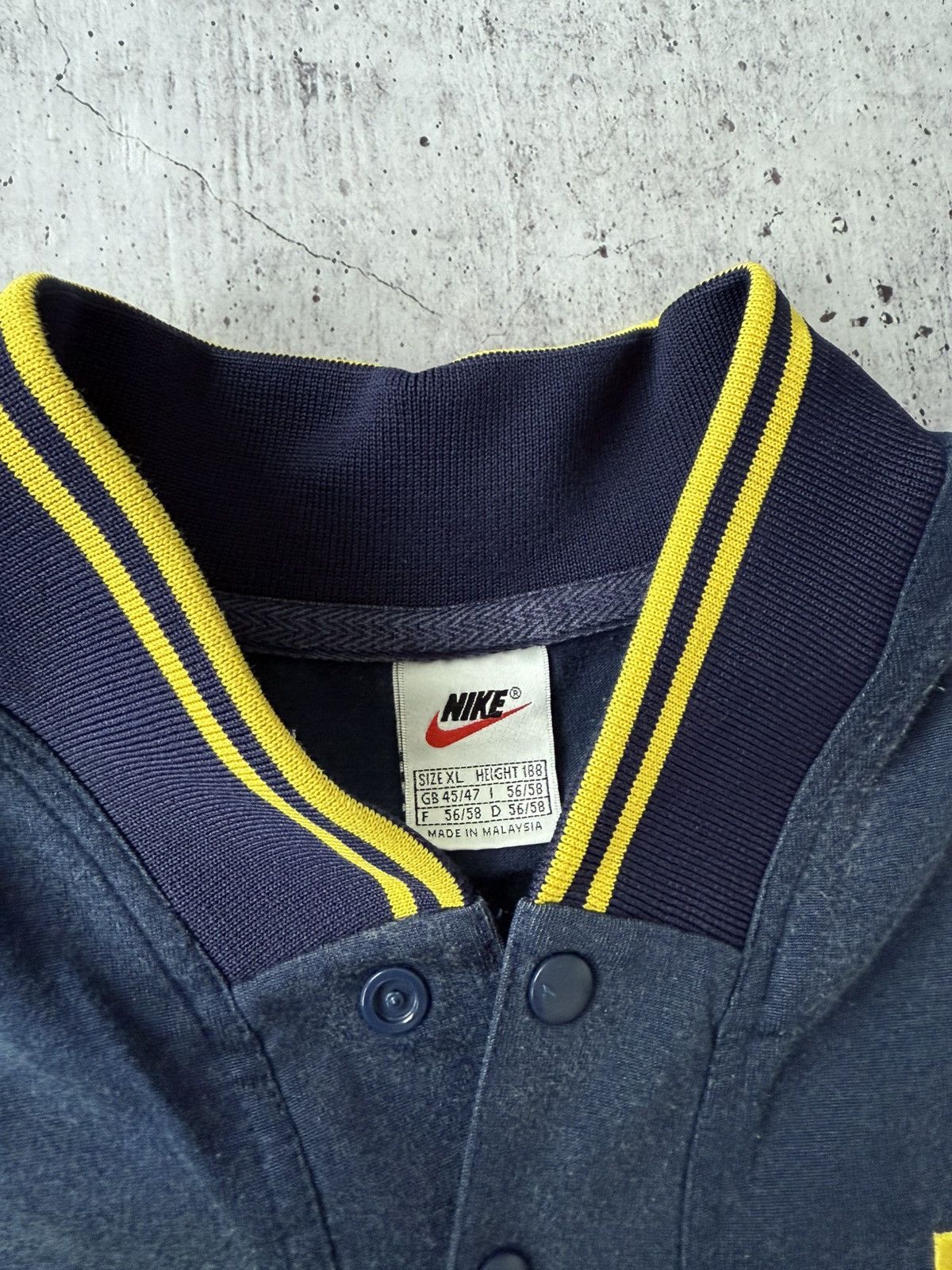 Nike × Vintage Nike vintage Michigan Wolverine Warm Up Shirt Size US XL / EU 56 / 4 - 10 Thumbnail