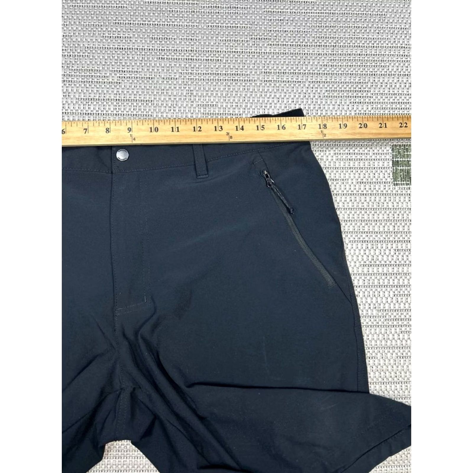 Vintage Columbia Shorts Mens 36 Black Cargo Stretch Mid Rise Zip Pockets Utility Hiking Size US 36 / EU 52 - 3 Thumbnail