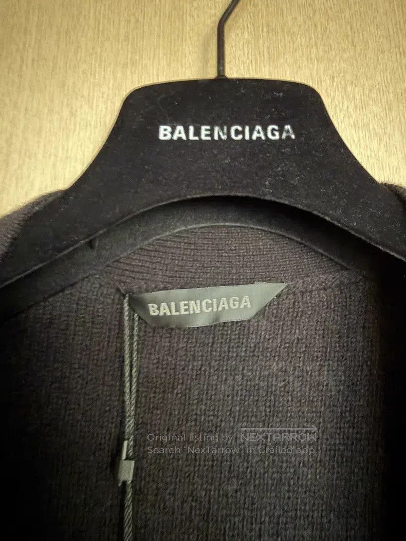 Balenciaga Balenciaga Solid color V-neck single-breasted knitted swea Size US L / EU 52-54 / 3 - 3 Thumbnail