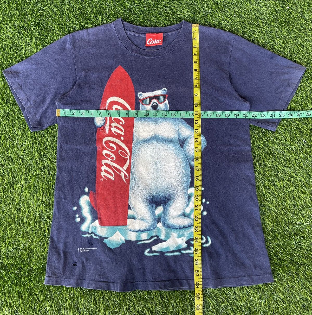 Coca Cola Vintage 90s Sun Faded Thrashed Coca Cola Surfing Bear Tshirt Size US L / EU 52-54 / 3 - 12 Thumbnail
