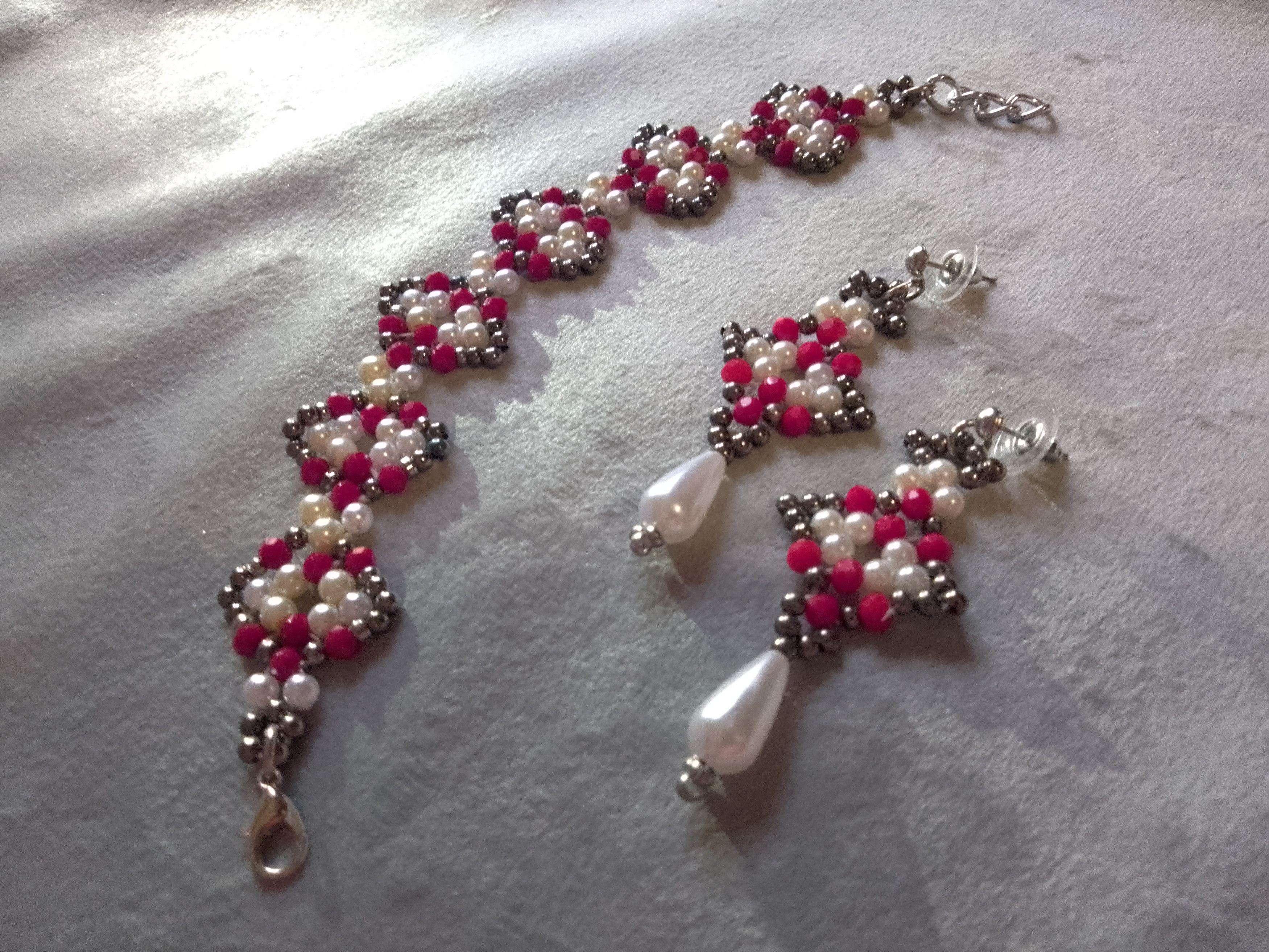Handmade Bracelet and earrings. White pearls, red crystals. Size ONE SIZE - 2 Thumbnail