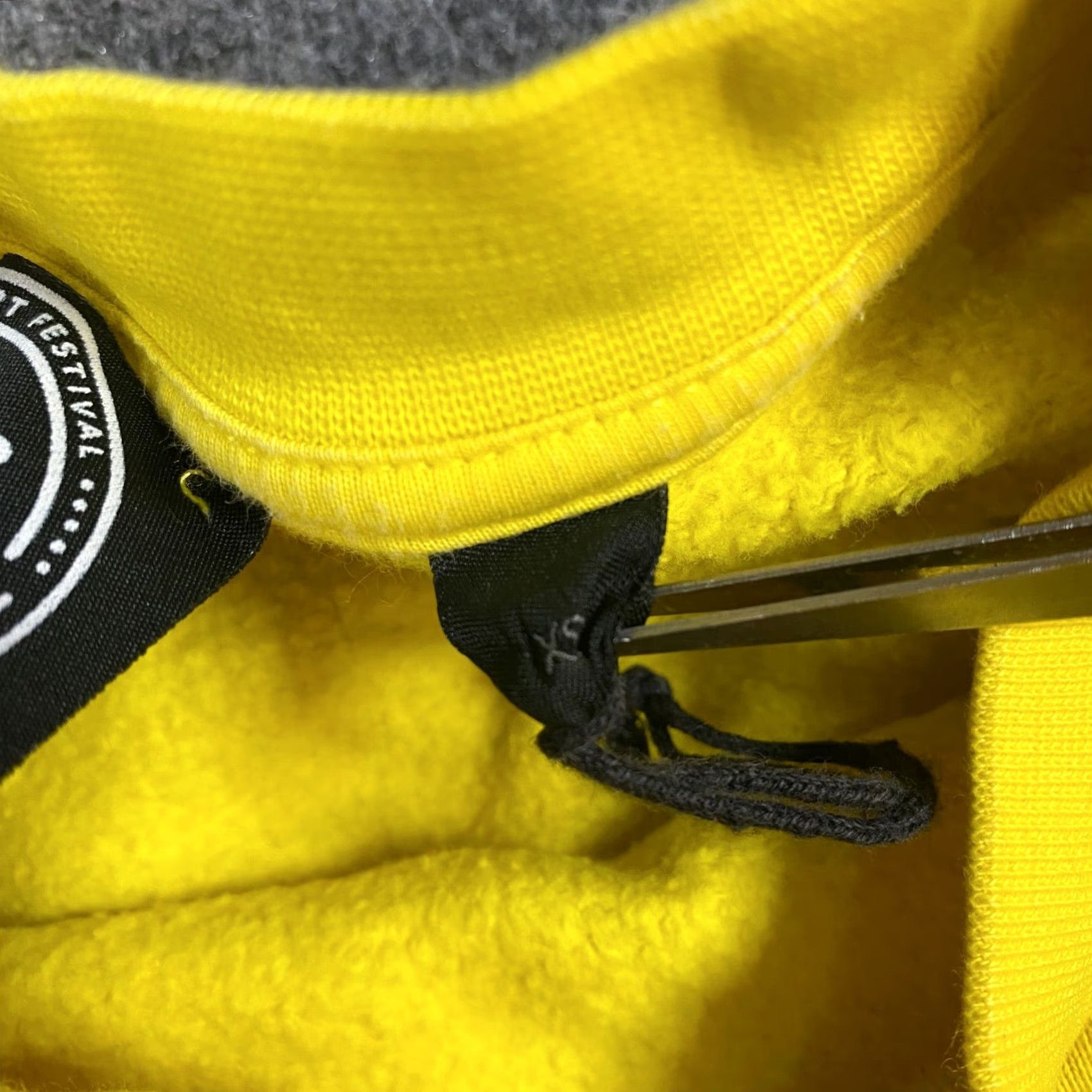 Alife Life is Beautiful Sweatshirt S Yellow Vintage Festival Embroidered Unbranded Unisex Adults Crew Neck Pullover Music Styles Womens Mens Boys Girls Size US S / EU 44-46 / 1 - 3 Thumbnail