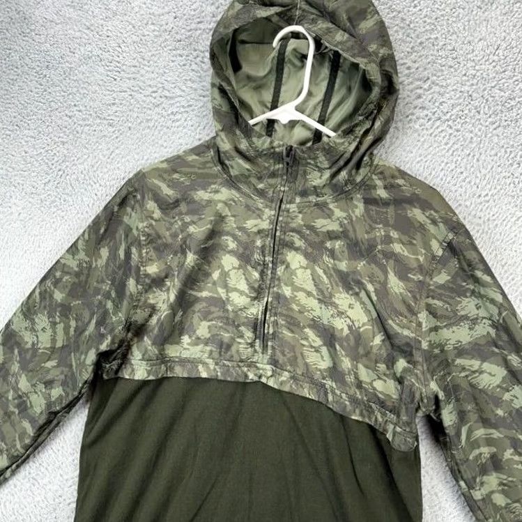 Under Armour Under Armour Camo Hoodie Shirt Mens Medium Green Colorblock Fitted Half Zip Hooded Pullover Lightweight Breathable Mock Neck Zip Button Notch Size US M / EU 48-50 / 2 - 4 Thumbnail