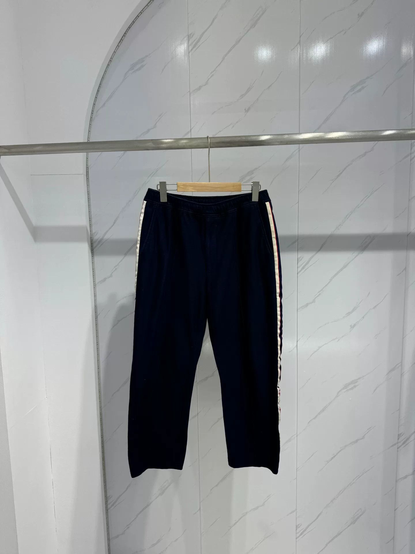 Gucci Gucci Side Stripe Logo Casual Pants Size US 30 / EU 46 - 1 Thumbnail