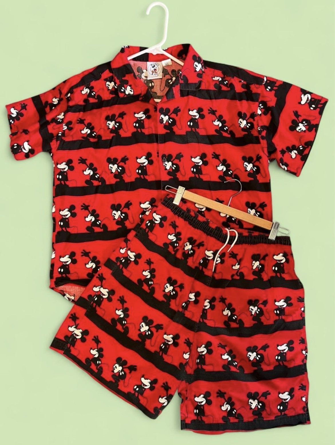 Disney Mickey AOP Button down and shorts SET, Mens L. Mickey & Co. Size US L / EU 52-54 / 3 - 2 Thumbnail