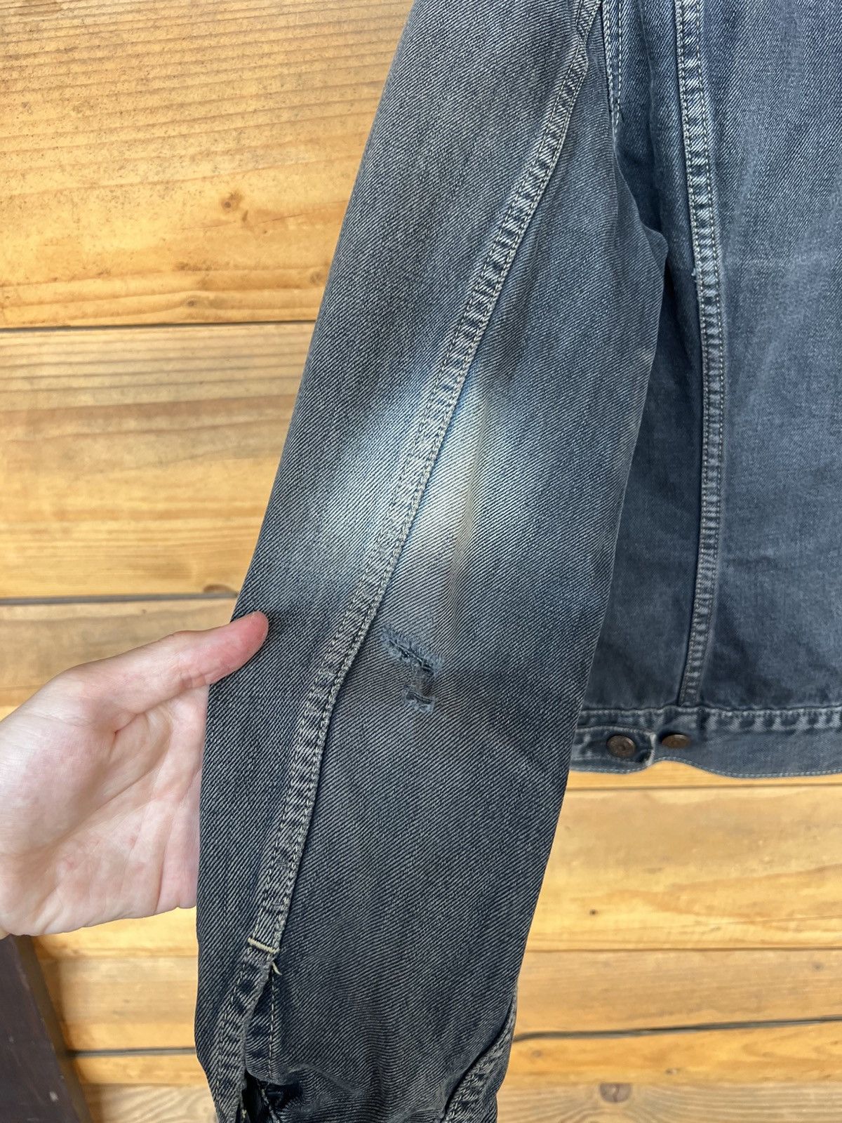 Levi's 90S VINTAGE LEVI’S 70500 OILED CREASE TRUCKER DENIM JACKET Size US L / EU 52-54 / 3 - 13 Thumbnail