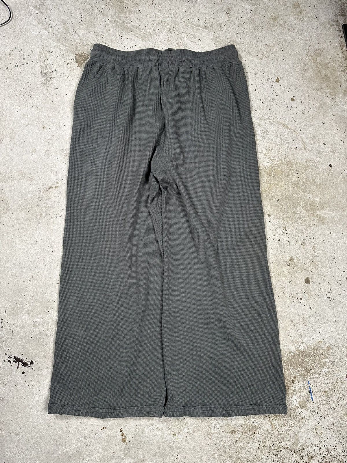 Japanese Brand × Vintage Vintage Y2K BAGGY Gray Wide Legs Sweatpants Loose Knit Size US 36 / EU 52 - 2 Thumbnail