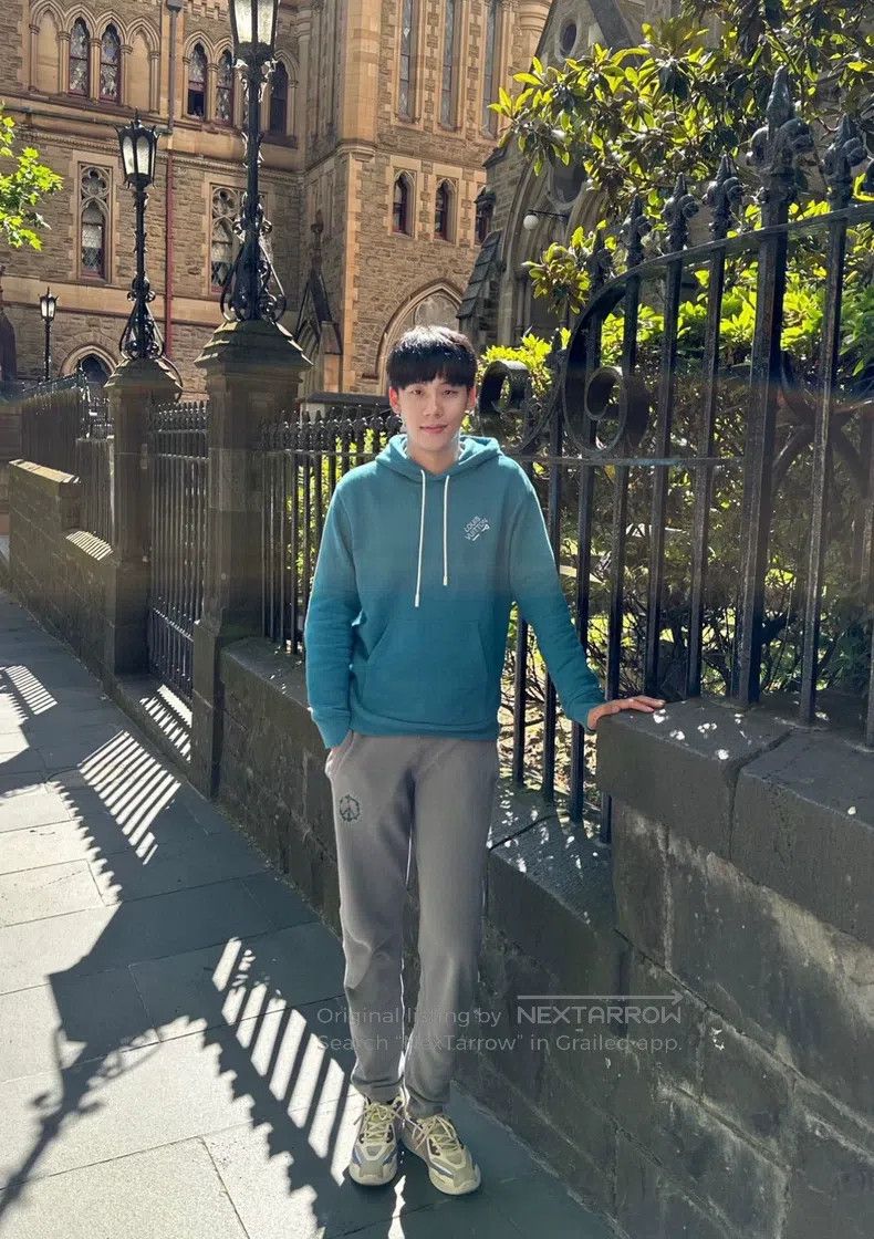 Louis Vuitton Louis Vuitton Blue hooded sweatshirt Size US S / EU 44-46 / 1 - 8 Thumbnail