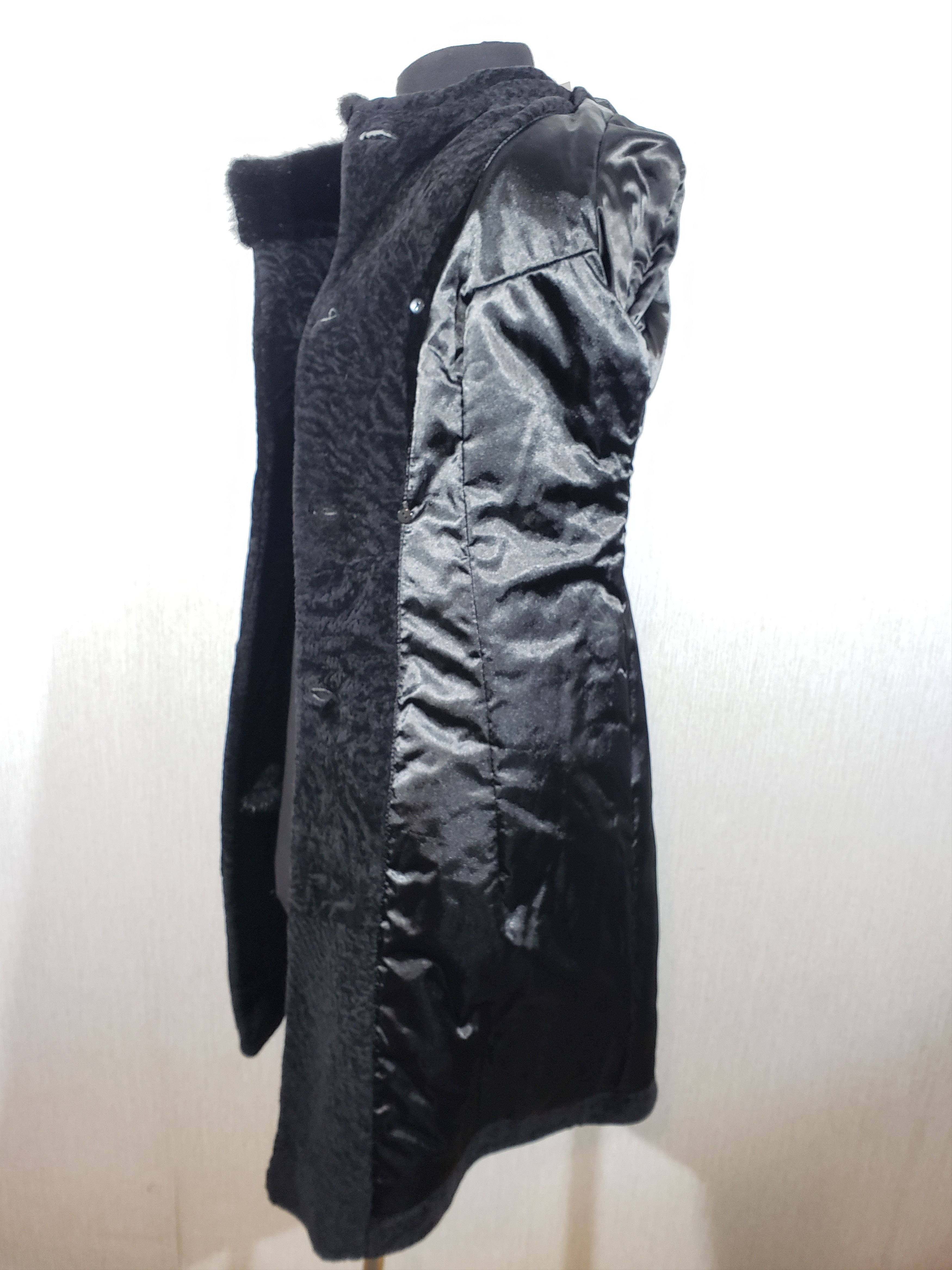 Uniqlo Black women's fur coat with a sheepskin and mink collar. Size L / US 10 / IT 46 - 8 Thumbnail