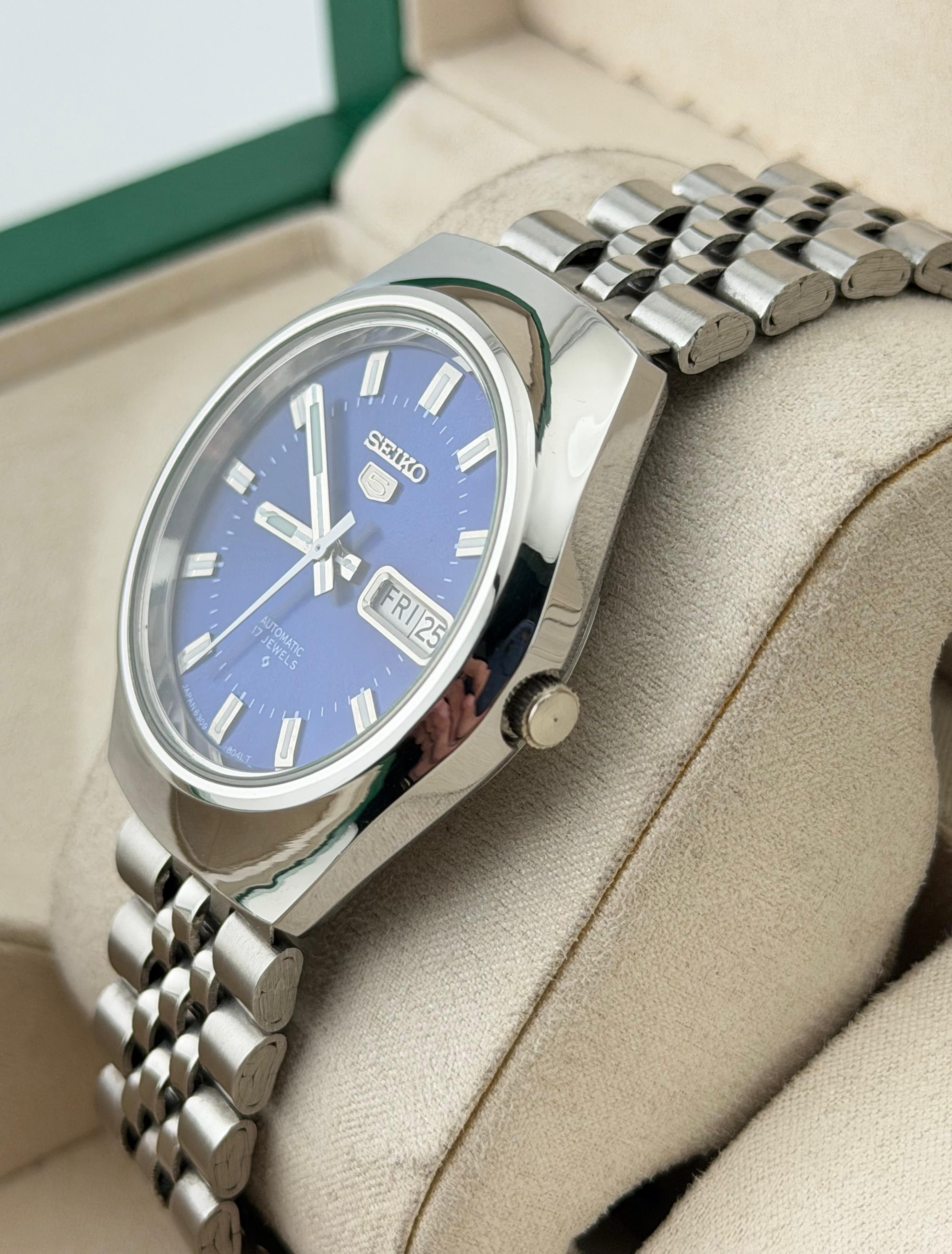 Seiko Classic Seiko 5 Men's Wrist Watch|Day-Date|Blue Dial Size 36 - 5 Thumbnail