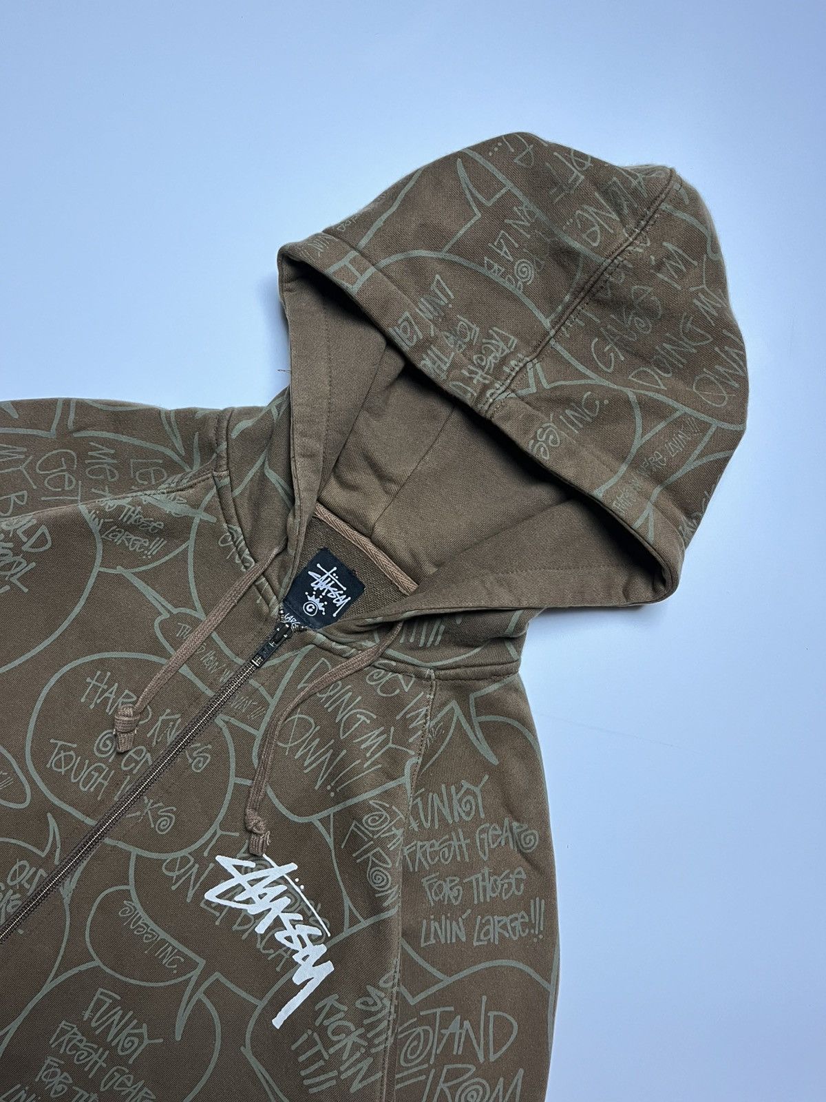 Stussy Stüssy All-Over Graffiti-Print Full-Zip Hoodie Brown – 2000s Size US XL / EU 56 / 4 - 3 Thumbnail