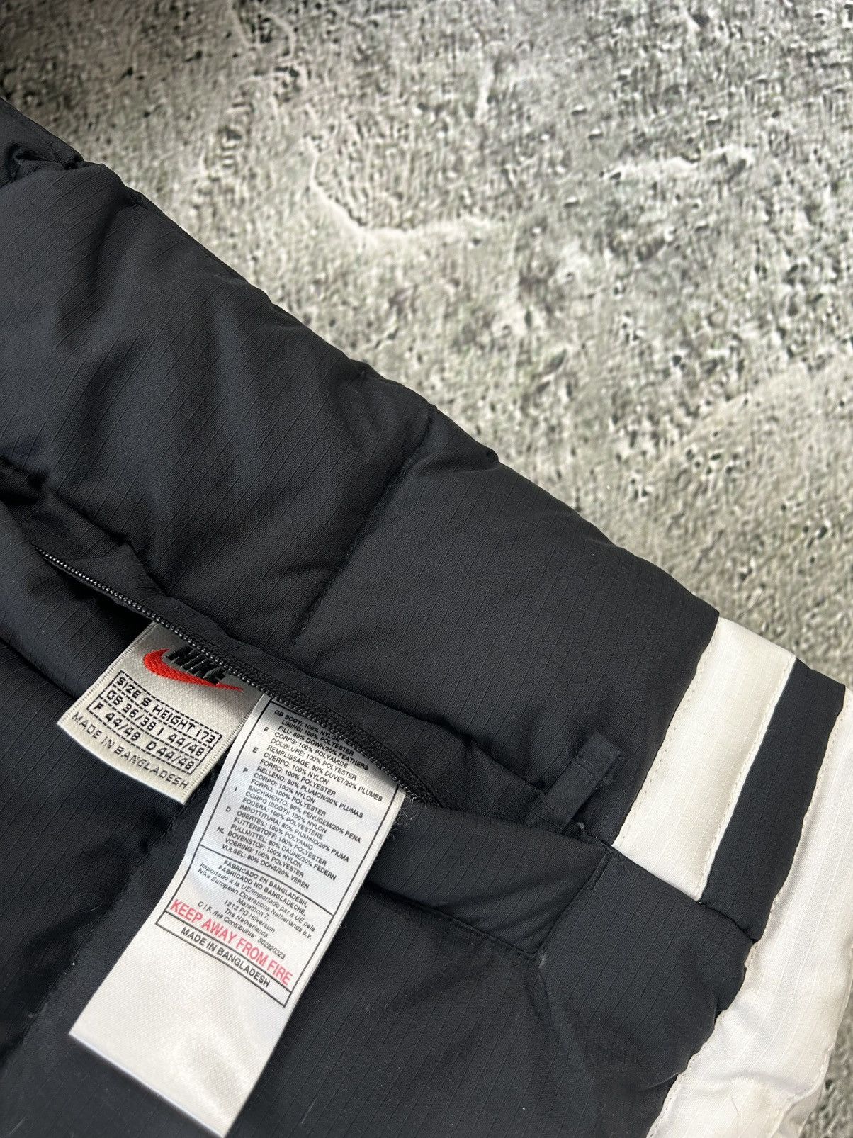 Nike × Vintage Nike black puffer jacket big logo reversible vintage 90s Size US S / EU 44-46 / 1 - 3 Thumbnail