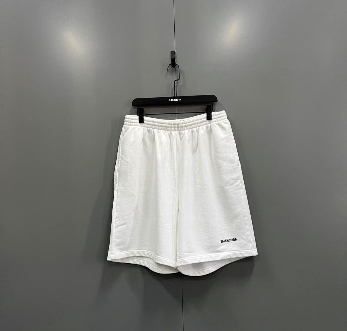 Balenciaga Balenciaga White Mini Logo Embroidered Shorts J41 Size US 34 / EU 50 - 1 Thumbnail