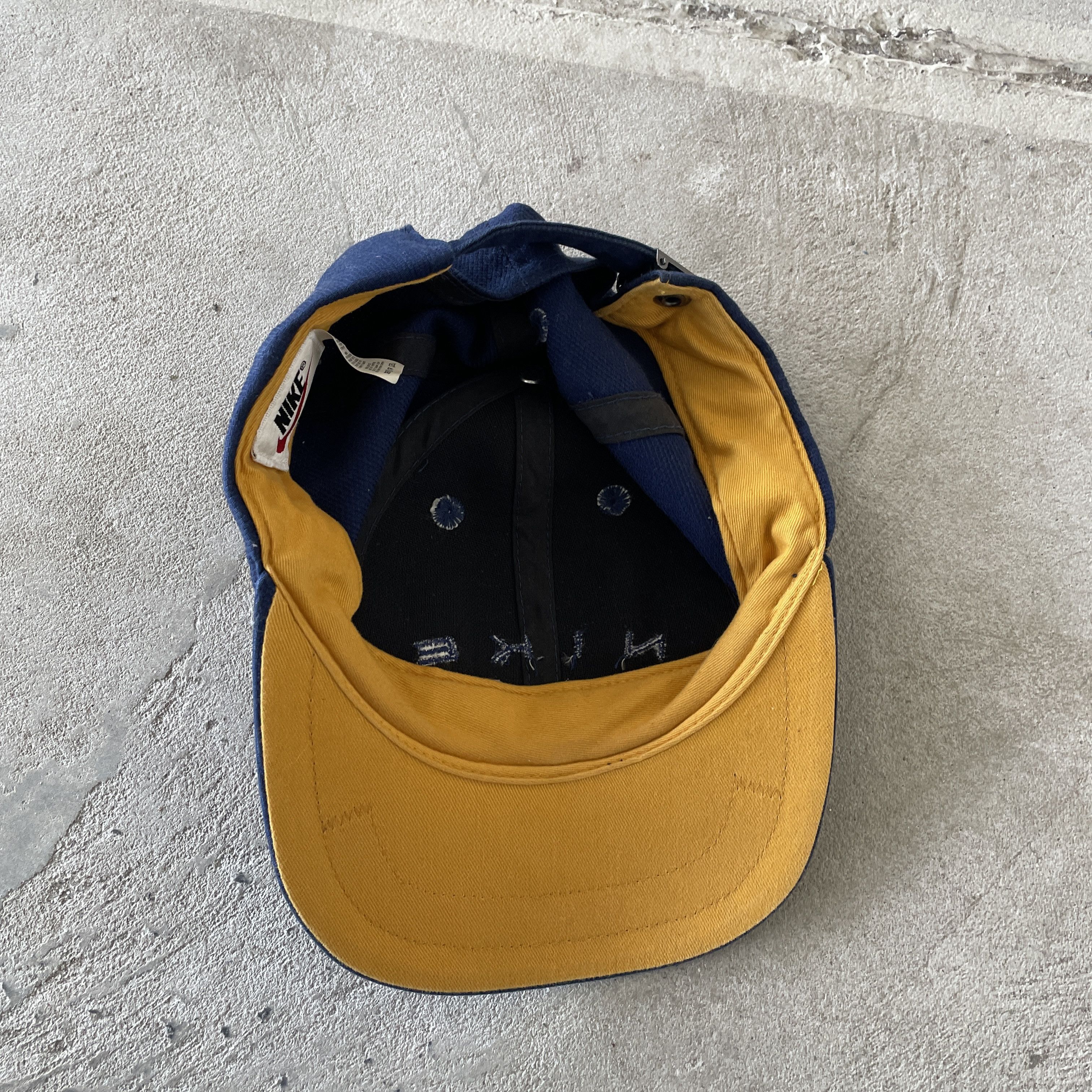 Nike Vintage Nike Swoosh Logo Navy Yellow Strapback Hat Cotton Size ONE SIZE - 5 Thumbnail