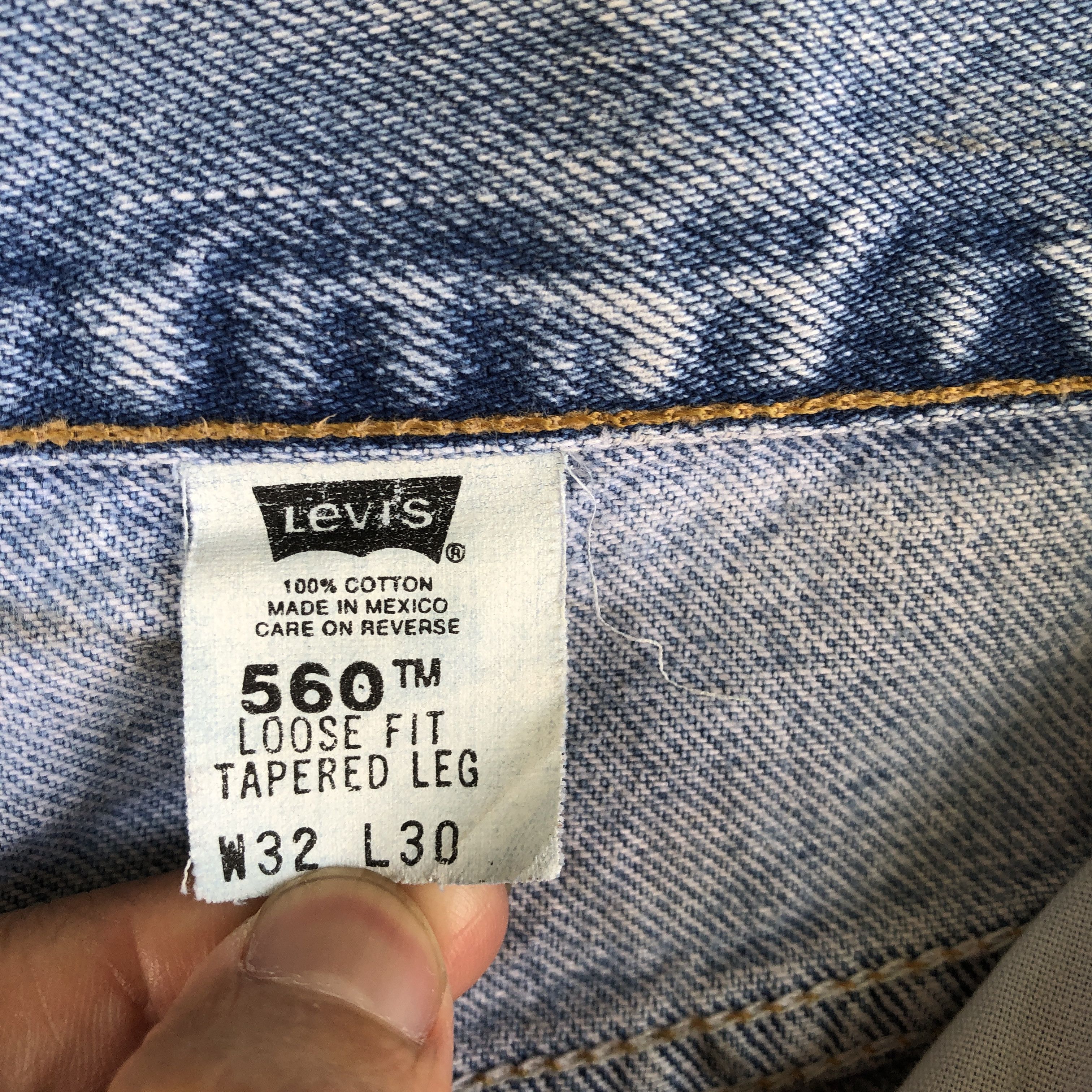 Levi's Vintage Levis 560 Baggy Jeans Levi's Light Wash Faded Denim Size US 30 / EU 46 - 9 Thumbnail