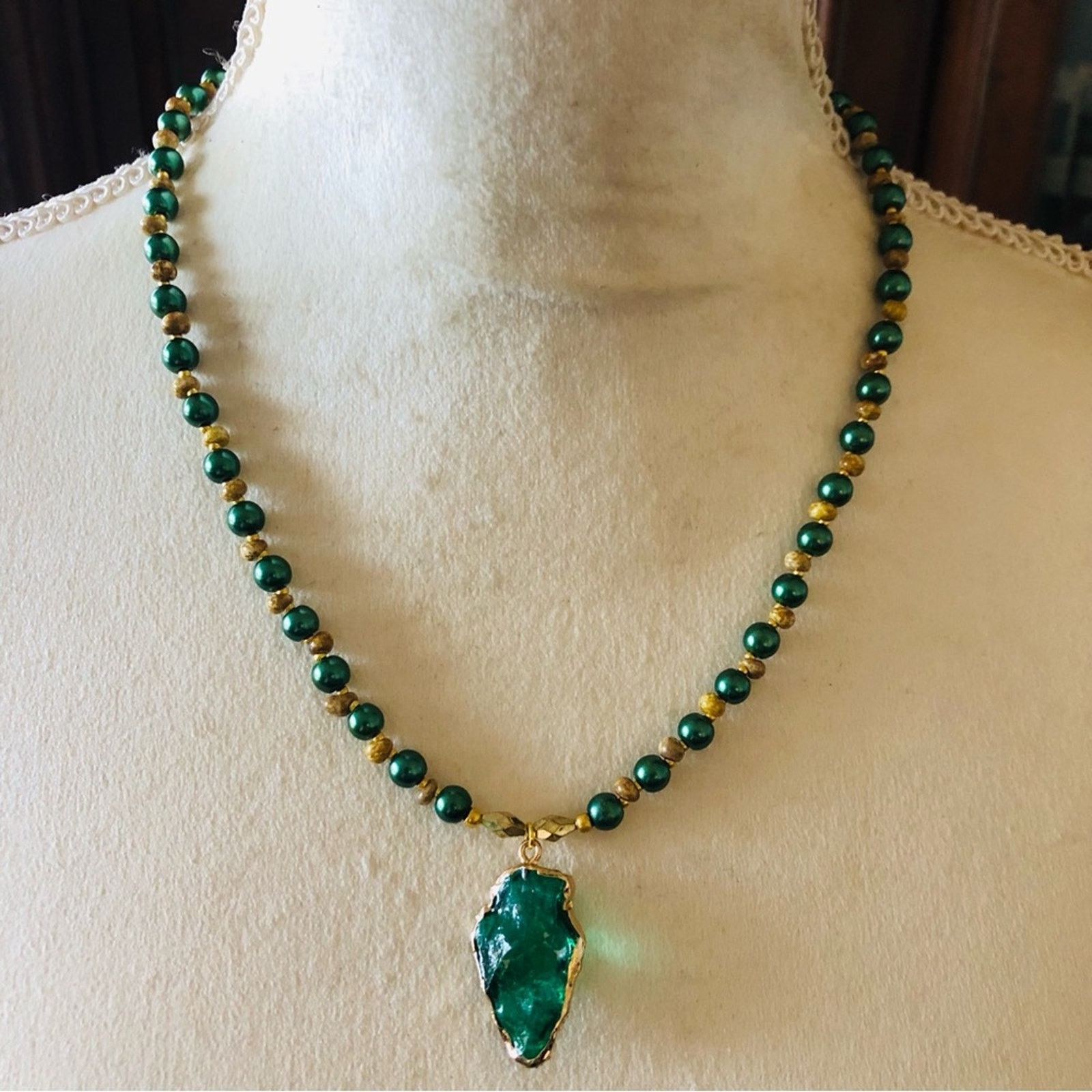 Handmade Handcrafted repurpose dyed glass arrowhead Pearl necklace Size ONE SIZE - 2 Thumbnail