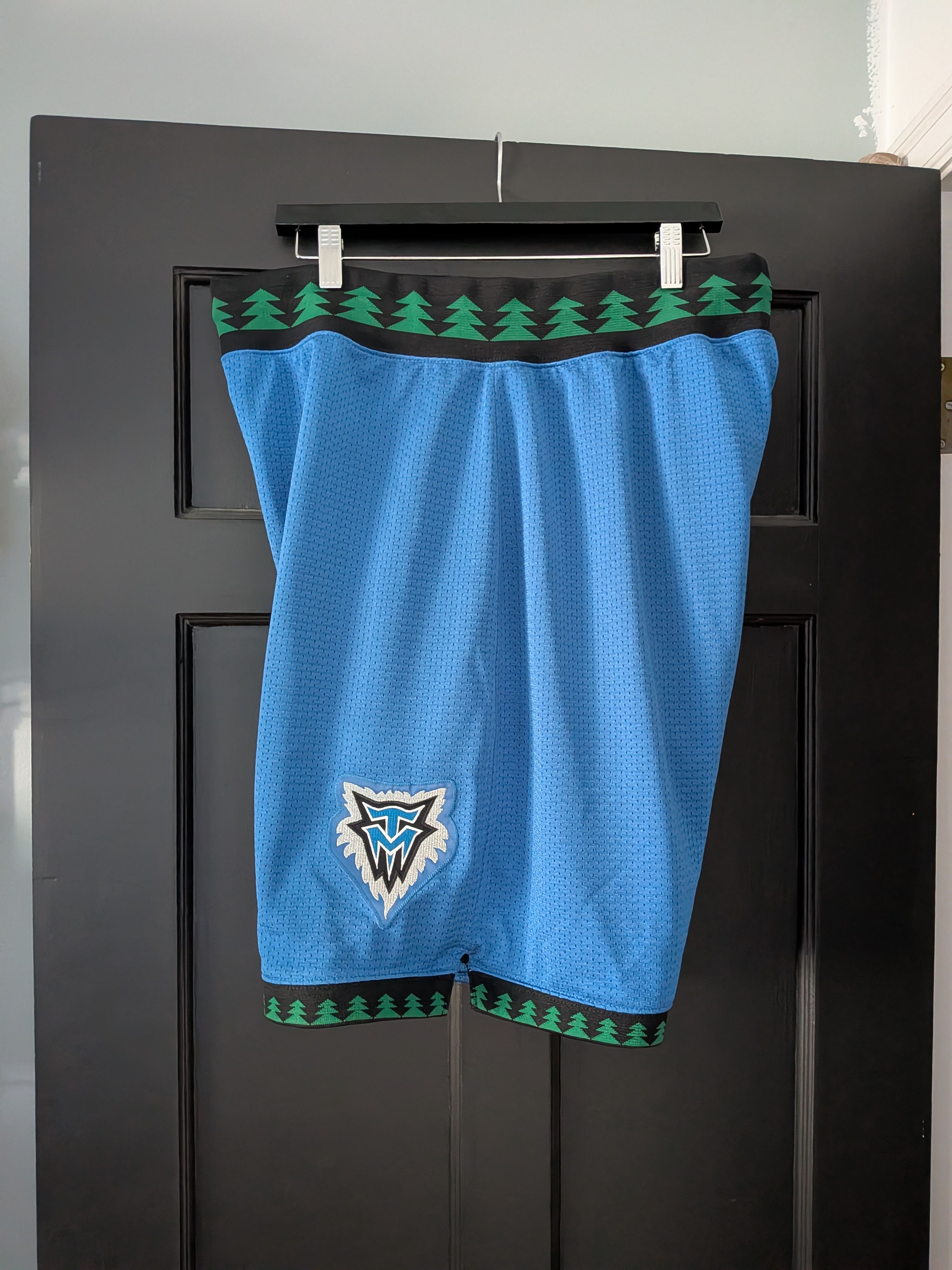 Mitchell & Ness Timberwolves '03-04 Away Game Shorts Size US 36 / EU 52 - 2 Thumbnail