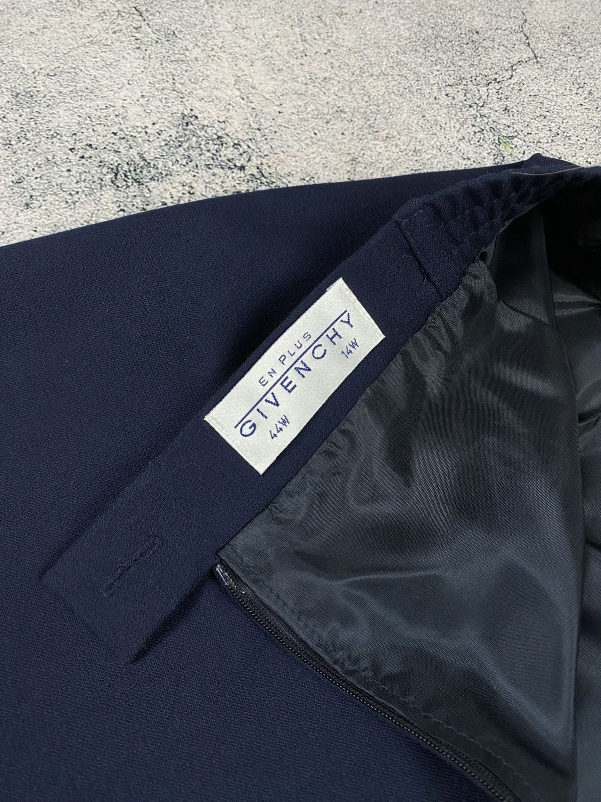 Givenchy Givenchy Navy Blue Minimal Midi Skirt Elegant Designer Piece Size 30" / US 8 / IT 44 - 10 Thumbnail