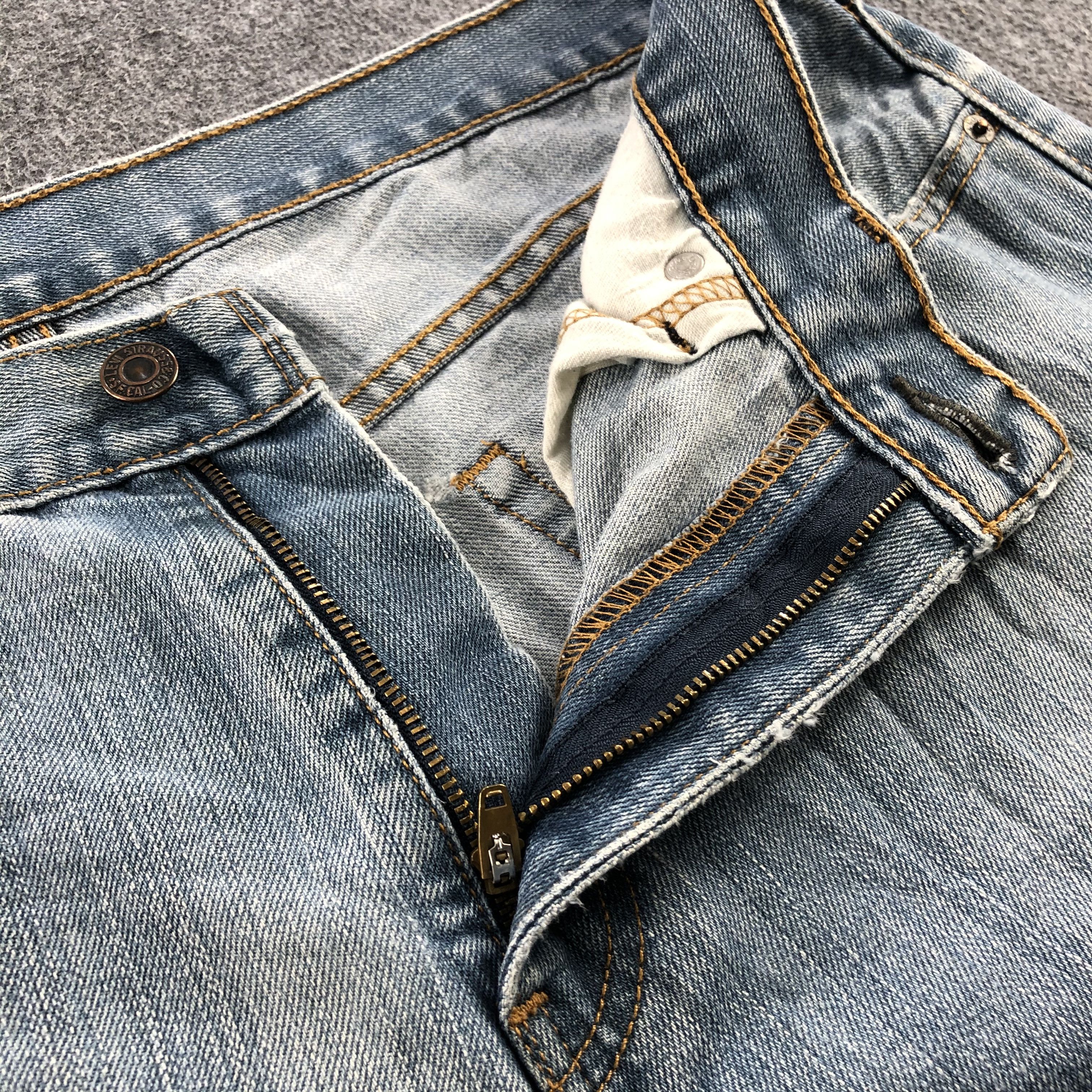 Levi's Vintage Light Wash Levis 559 Jeans-J1214 Size US 35 - 8 Thumbnail