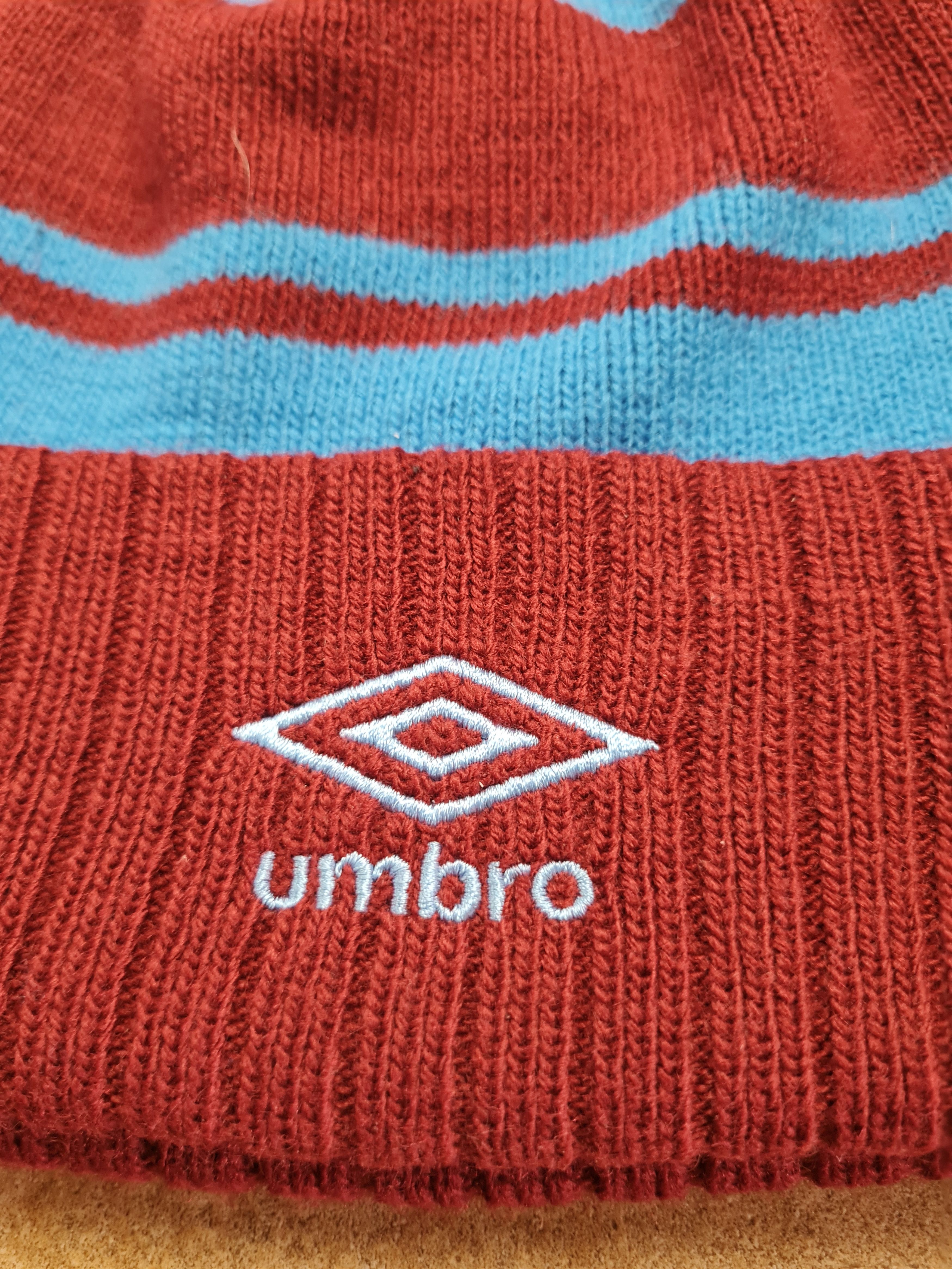 Umbro Knitted hat caps UMBRO WEST HAM UNITED FC Reversable Beanie Size ONE SIZE - 12 Thumbnail